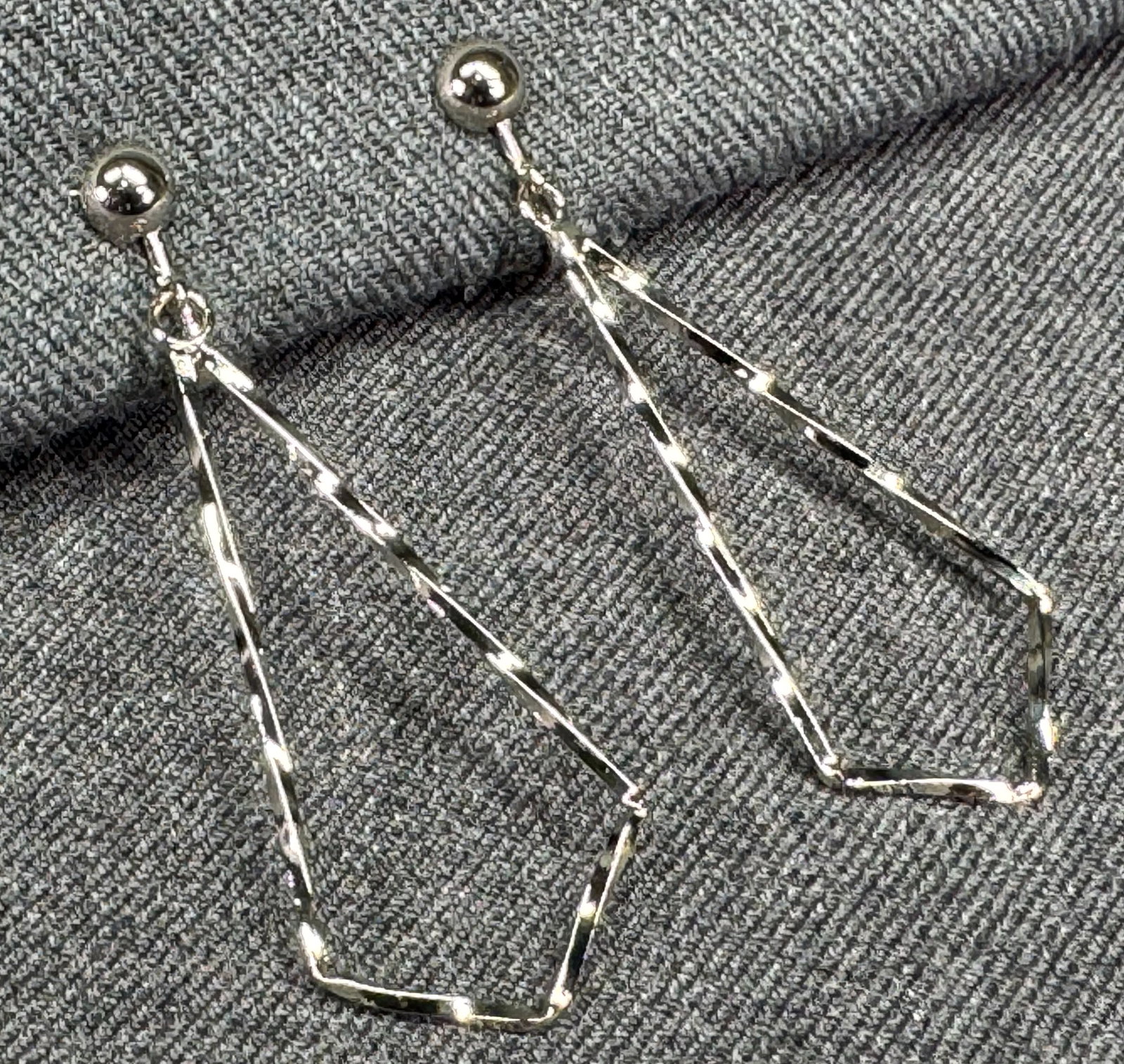 Vintage hammered dangle silver-toned metal clip on earrings. Marked Hong Kong: IN HOUSE FLAT SHIPPING & HANDLING COST WITHIN ALL THE U.S. : $7 To bypass LiveShipping, and use our In-House shipping service for $7 or shipping combined for multiple lots, please select “Arrange Yo