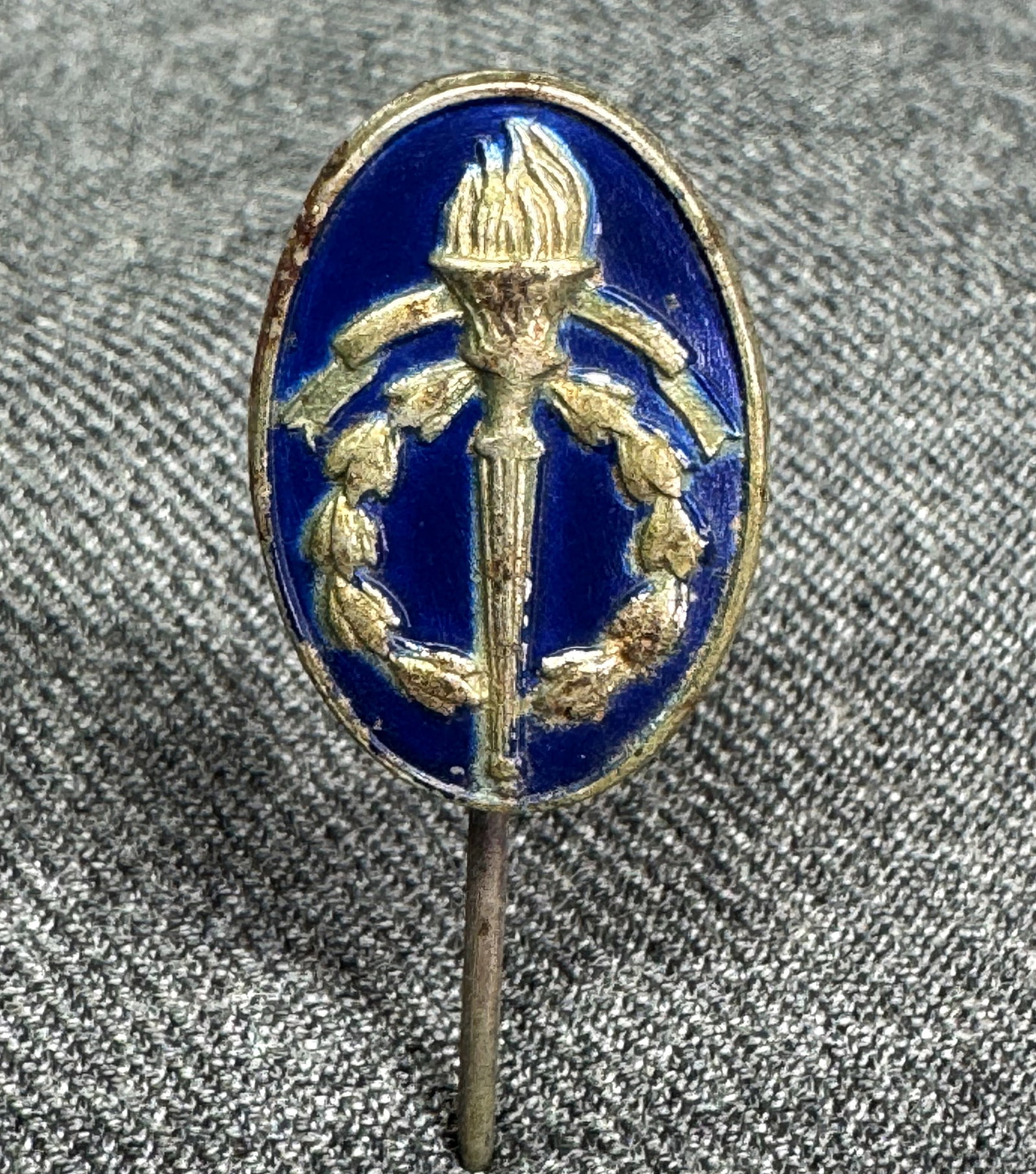 Antique Legacy Australia 2K enamel metal stick pin Marked Amor Sydney . *a: ViVintage clear rhinestones silver-toned bow brooch pin with a ring for a dangle . Unmarked. For measures please refer to the pictures taken with a measuring tape. Weight: 10 7Grams IN HOUSE FLAT SHIP