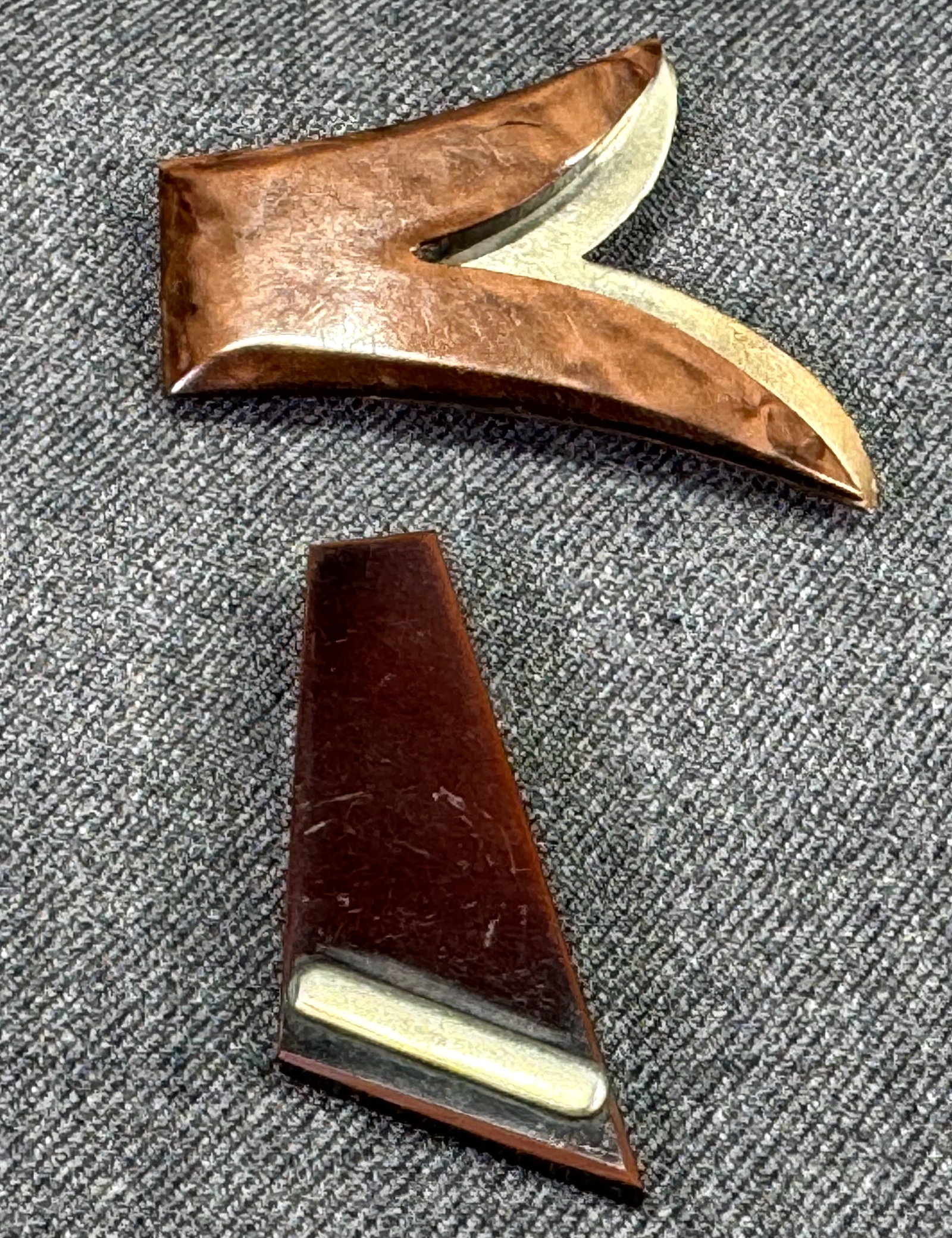 Vintage art deco flapper chromed metal and brownish galalith belt buckle and clip brooch: IN HOUSE FLAT SHIPPING & HANDLING COST WITHIN ALL THE U.S. : $7 To bypass LiveShipping, and use our In-House shipping service for $7 or shipping combined for multiple lots, please select “Arrange Yo