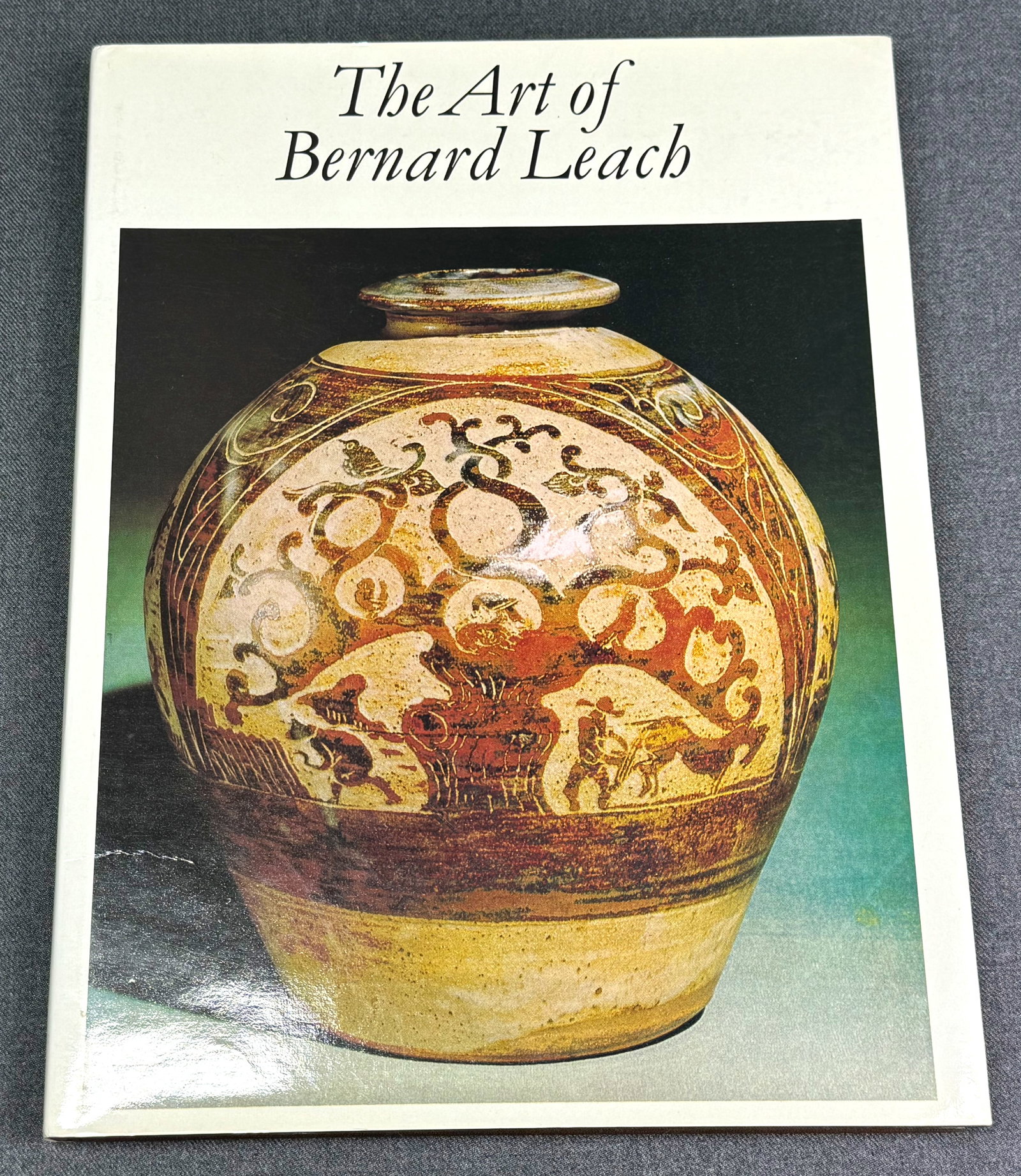 The art of Bernard Leach Book by Hogben, Carol 1978: IN HOUSE FLAT SHIPPING & HANDLING COST WITHIN ALL THE U.S. : $10 To bypass LiveShipping, and use our In-House shipping service for $10 or shipping combined for multiple lots, please select “Arrange 