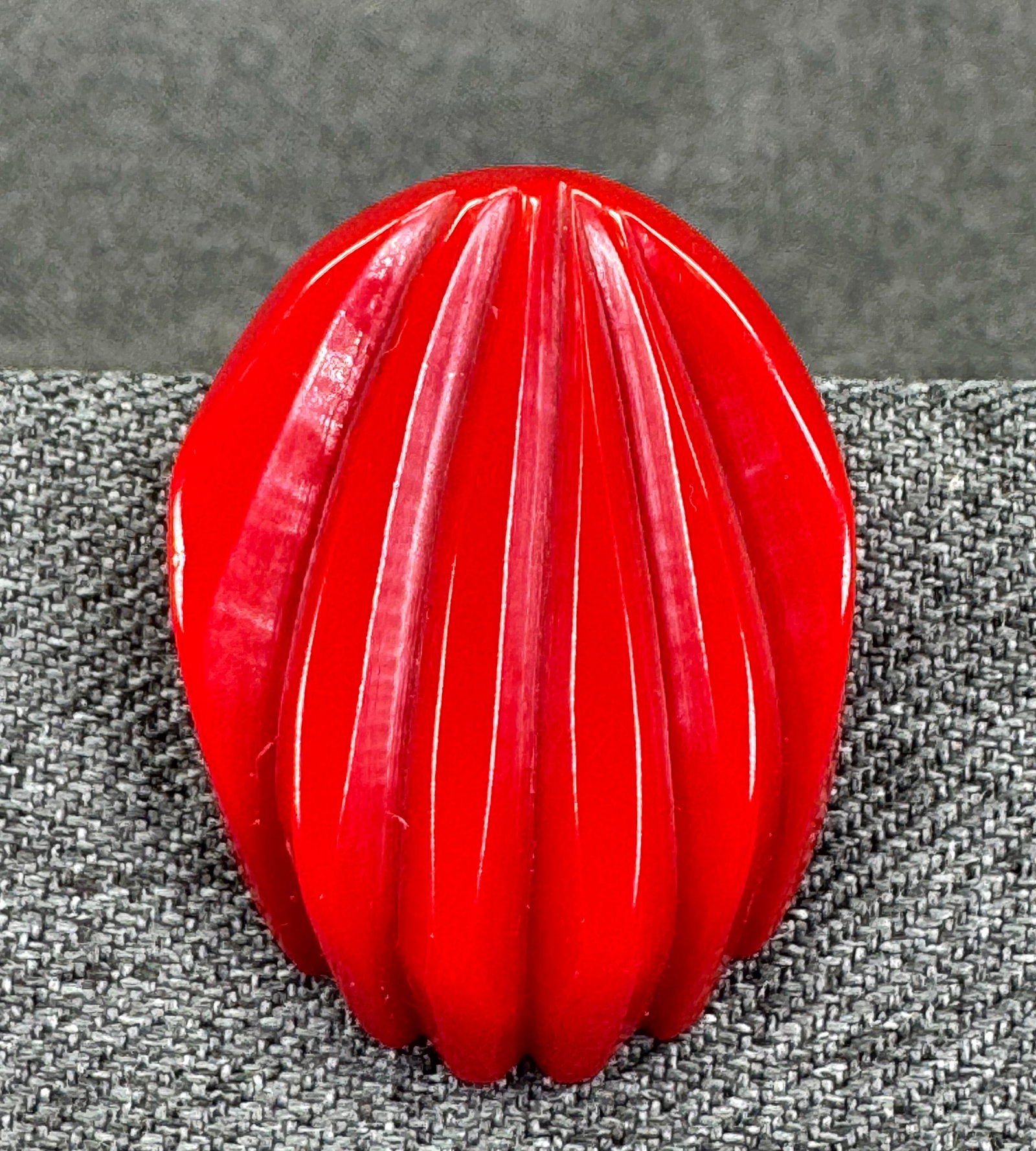 Vintage Carved Striped Red Bakelite Clip Brooch. Made in USA. *g (1 of 8)