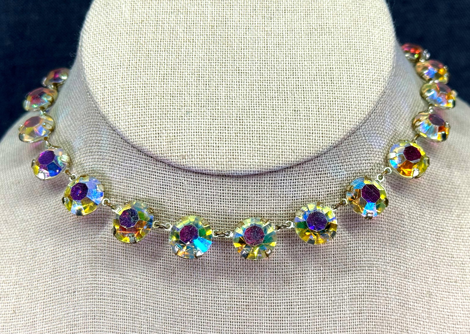 Vintage 1950s Aurora Borealis Raibow Crystal Riviere Choker Necklace. Open-Back Bezel Link . *g: Vintage 1950s Aurora Borealis Raibow Crystal Riviere Choker Necklace. Open-Back Bezel Link . Unmarked . For measures please refer to the pictures taken with a measuring tape. Weight: 8 Grams. IN HOUSE