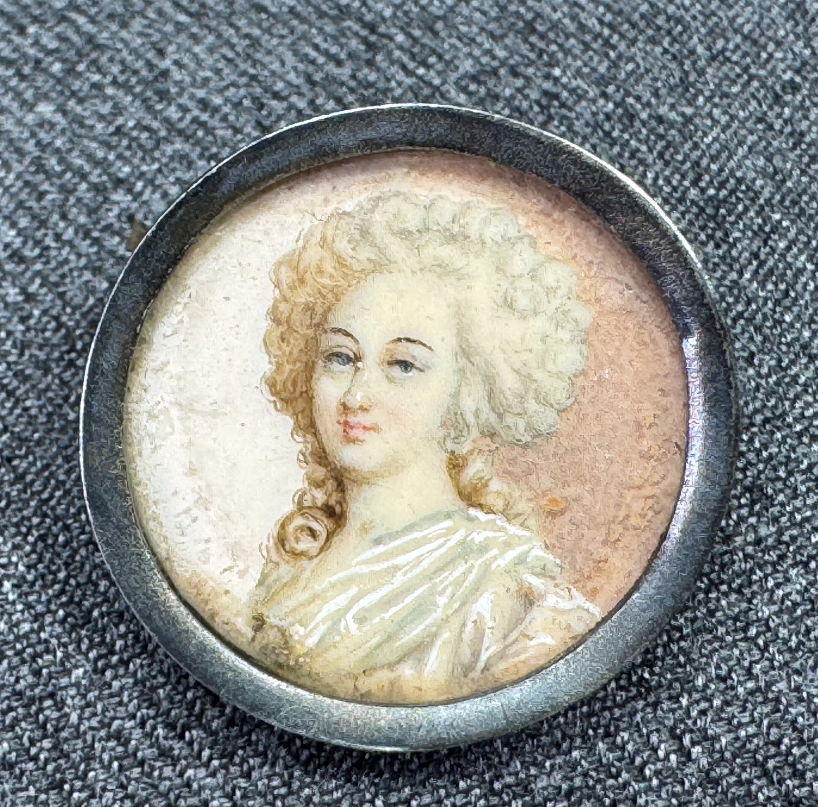 Antique Hand Painted Miniature Portrait Brooch Pin. Sterling Silver Setting. *g: Antique Hand Painted Miniature Portrait Brooch Pin. Sterling Silver Setting. Gold filled back cover and pin. Unmarked . For measures please refer to the pictures taken with a measuring tape. Weight: 4