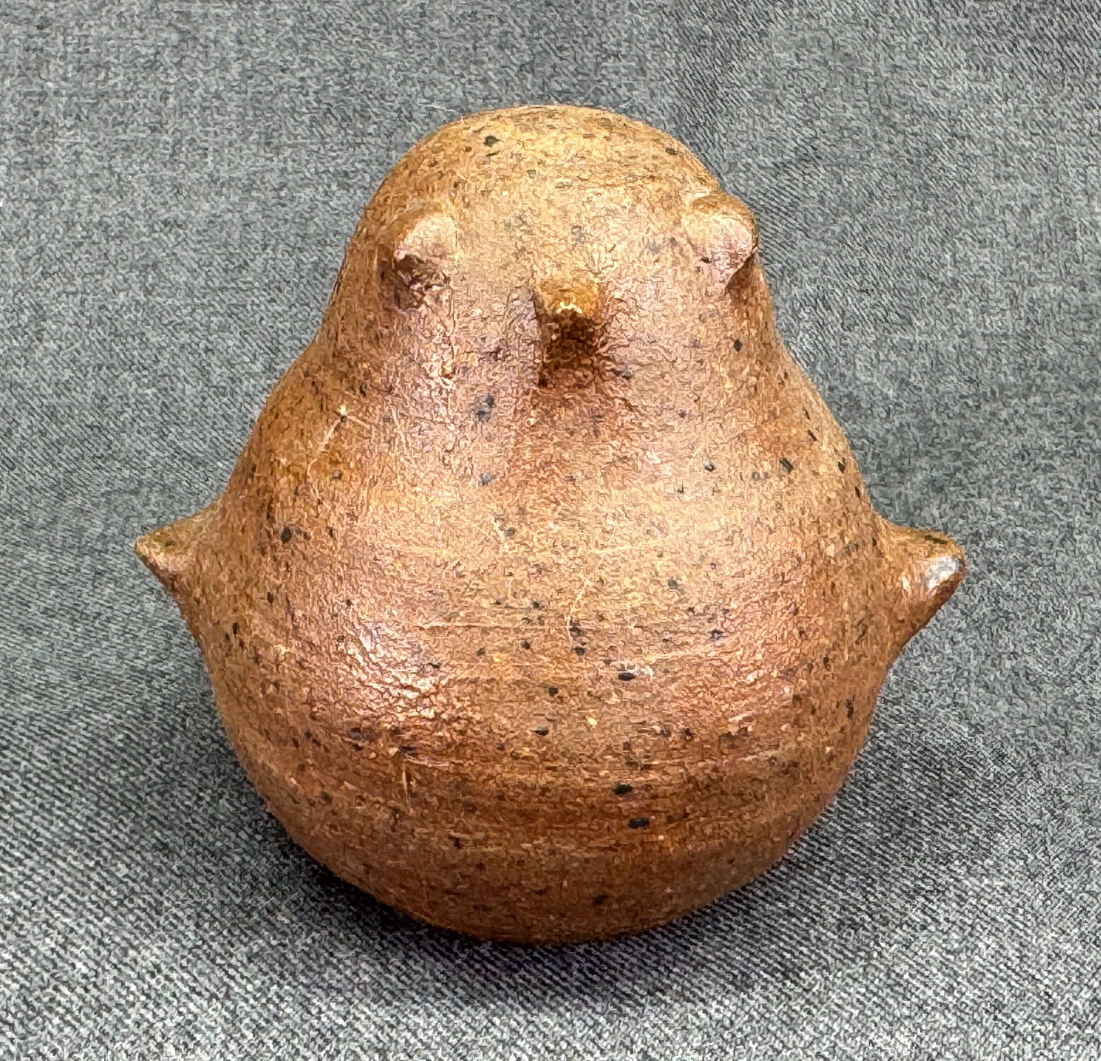 MCM French Studio Pottery Stoneware Bird Figurine. Signed & Stamped France. *g: Mid-Century Modern French Studio Pottery Stoneware Bird Figurine, Signed & Stamped France For measures please refer to the pictures taken with a measuring tape. Weight: 200 Grams. IN HOUSE FLAT SHIPPI