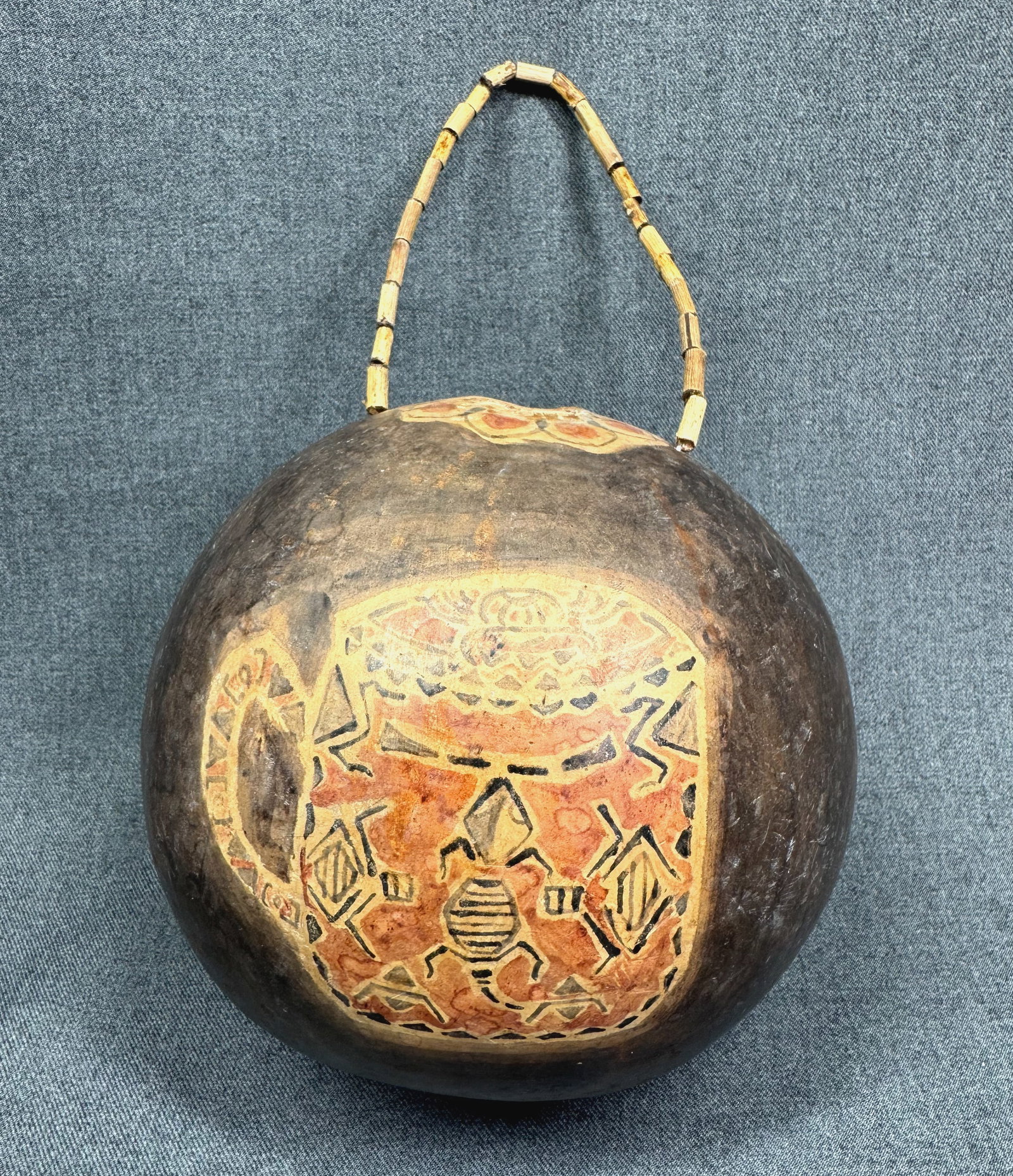 Vintage Hand Painted Southwest Gecko Gourd Folk Art Vessel *g: Vintage Hand Painted Southwest Gecko Gourd Folk Art Vessel . Unmarked. For measures please refer to the pictures taken with a measuring tape. Weight: 90 Grams. IN HOUSE FLAT SHIPPING & HANDLING COST W