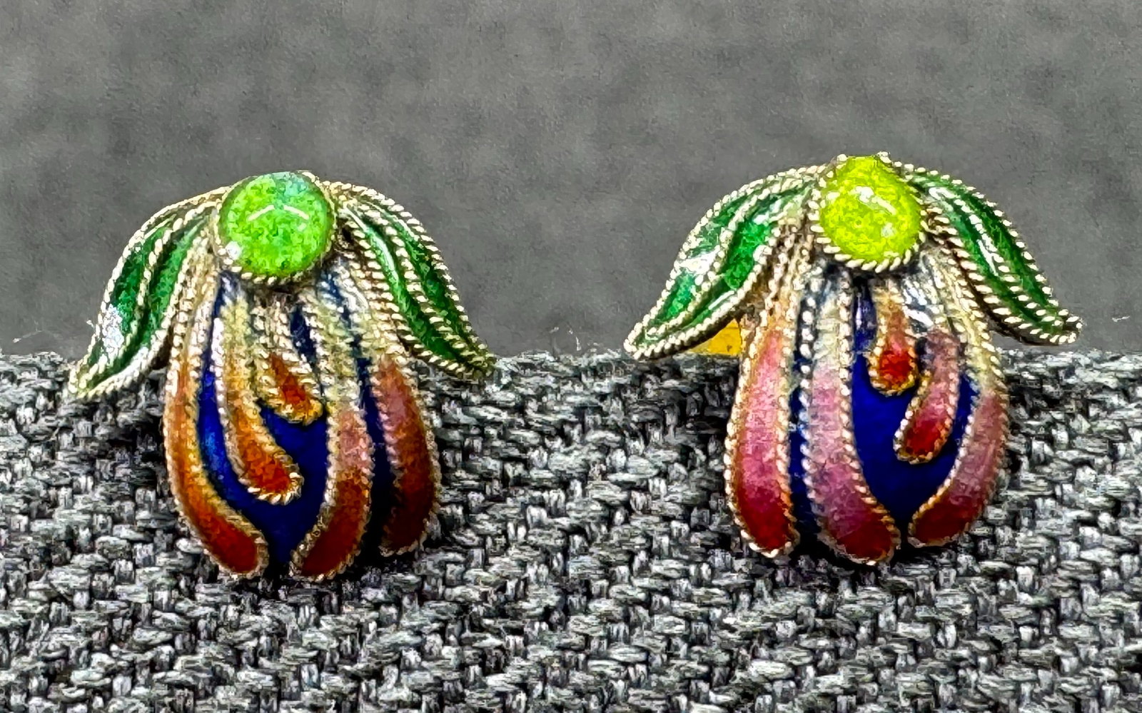 Antique Chinese Export Ring. Bat & Floral. Cloisonné Enamel Sterling. Adjustable. *g: Vintage Shashi Singapuri Cloisonne Enamel Gilt Sterling Tulip Earrings. Unmarked. For measures please refer to the pictures taken with a measuring tape. Weight: 0.82 Grams. IN HOUSE FLAT SHIPPING & HA