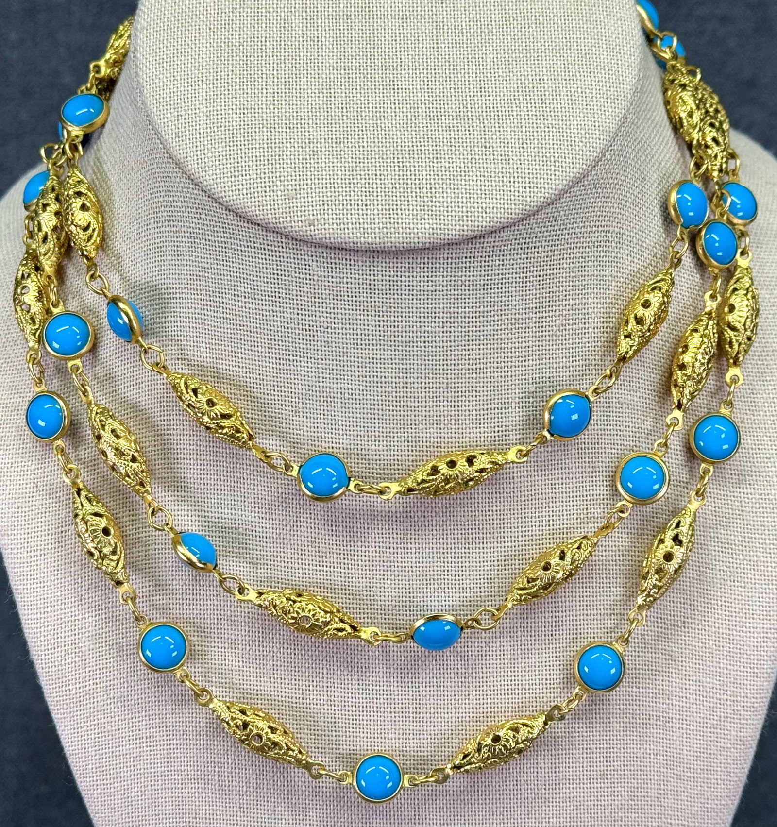 Vintage Art Deco Revival Flapper Sautoir Necklace. Bezel Set Glass, Filigree Gold-tone. *g: Vintage Art Deco Revival Flapper Sautoir Necklace. Bezel Setting Turquoise Glass, filigree floral gold-tone links. Unmarked. For measures please refer to the pictures taken with a measuring tape. Weig