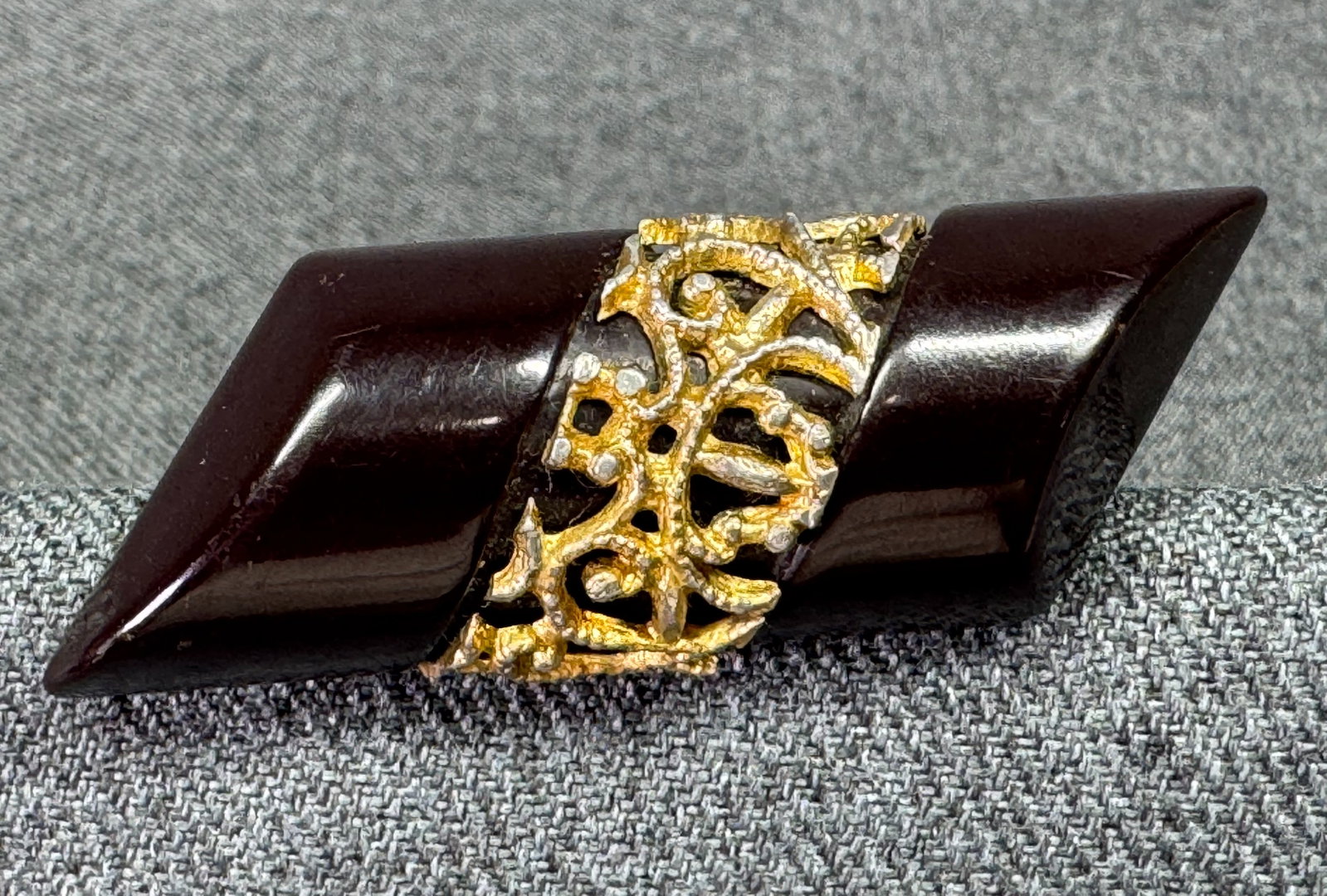 Vintage filigree gold-tone metal brown bakelite brooch pin 1AST (1 of 6)