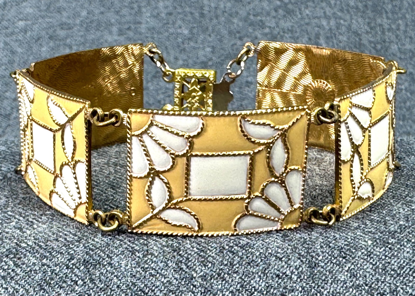 Vintage flower power yolk and clear yellow enamel gold-toned panels bracelet. *B (1 of 10)
