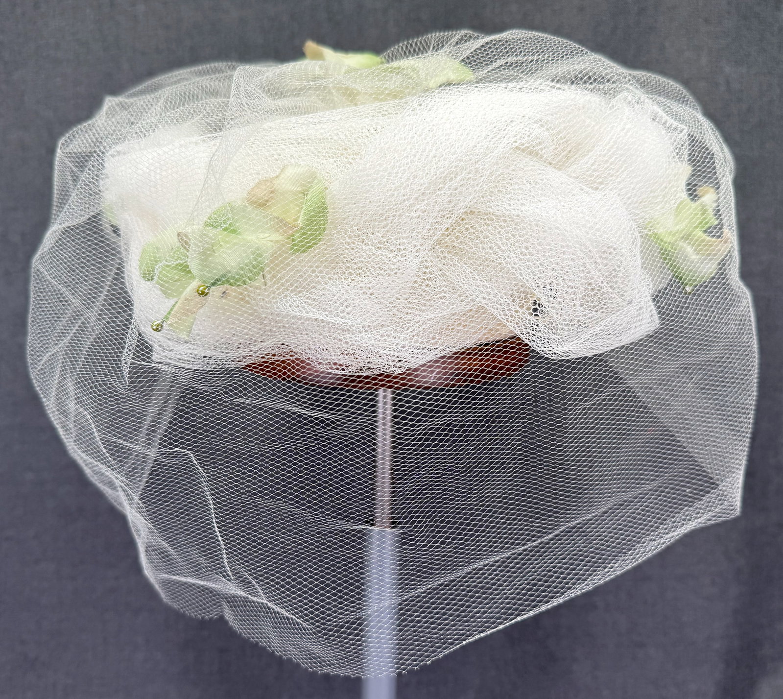 Vintage wedding bride pleated tulle hat with neat. Pale green fabric petals & pearly beads.: IN HOUSE FLAT SHIPPING & HANDLING COST WITHIN ALL THE U.S. : 10 To bypass LiveShipping, and use our In-House shipping service for 10 or shipping combined for multiple lots, please select “Arrange Yo