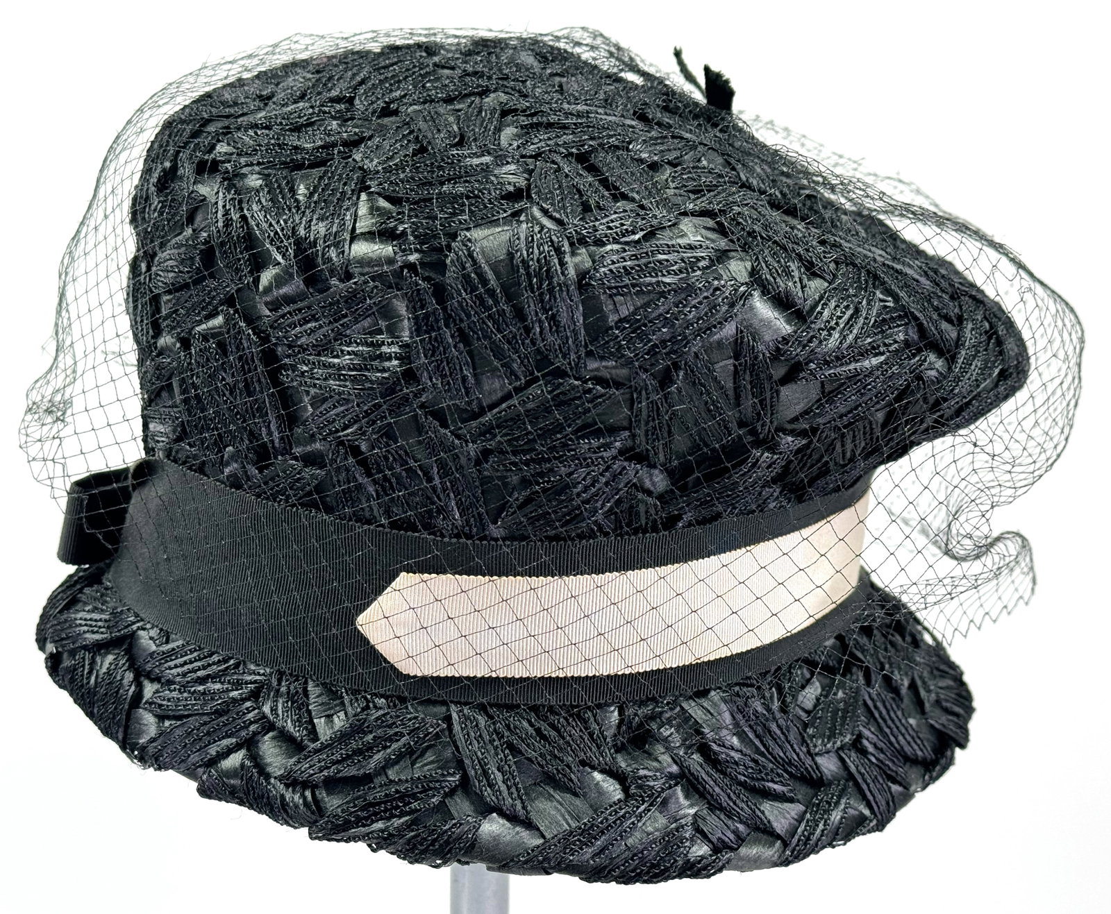 Vintage Voguemont creamy & black grosgrain strap with bow woven black raffia hat.: IN HOUSE FLAT SHIPPING & HANDLING COST WITHIN ALL THE U.S. : 107 To bypass LiveShipping, and use our In-House shipping service for 10 or shipping combined for multiple lots, please select “Arrange Y