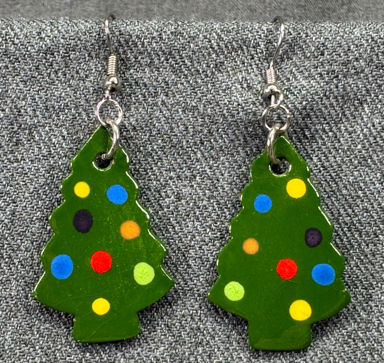 Vintage glazed pottery painted Christmas tree hook earrings. #B (1 of 3)