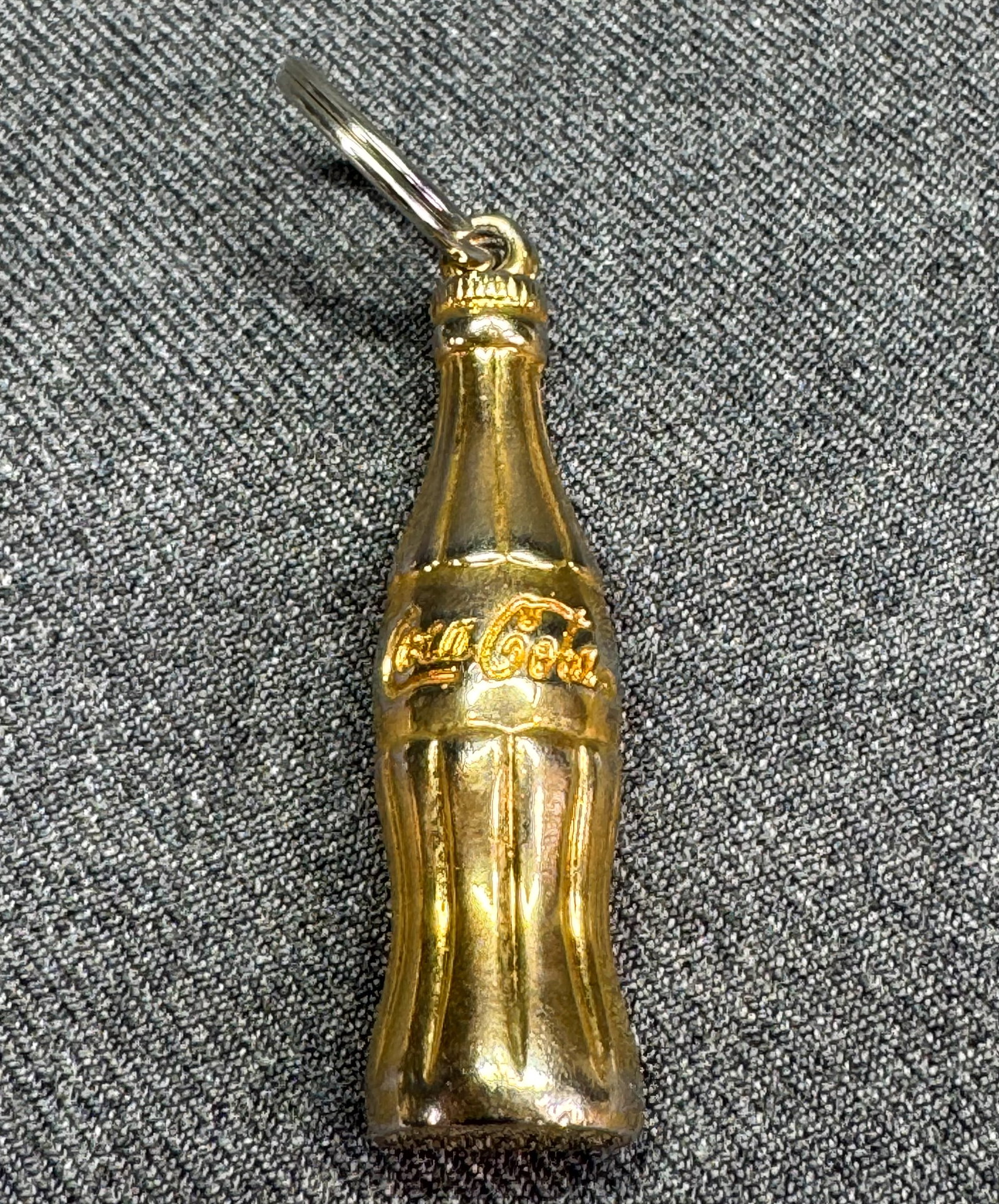 Vintage 1960s Coca-Cola miniature bottle keychain. Gold-tone. *f (1 of 5)