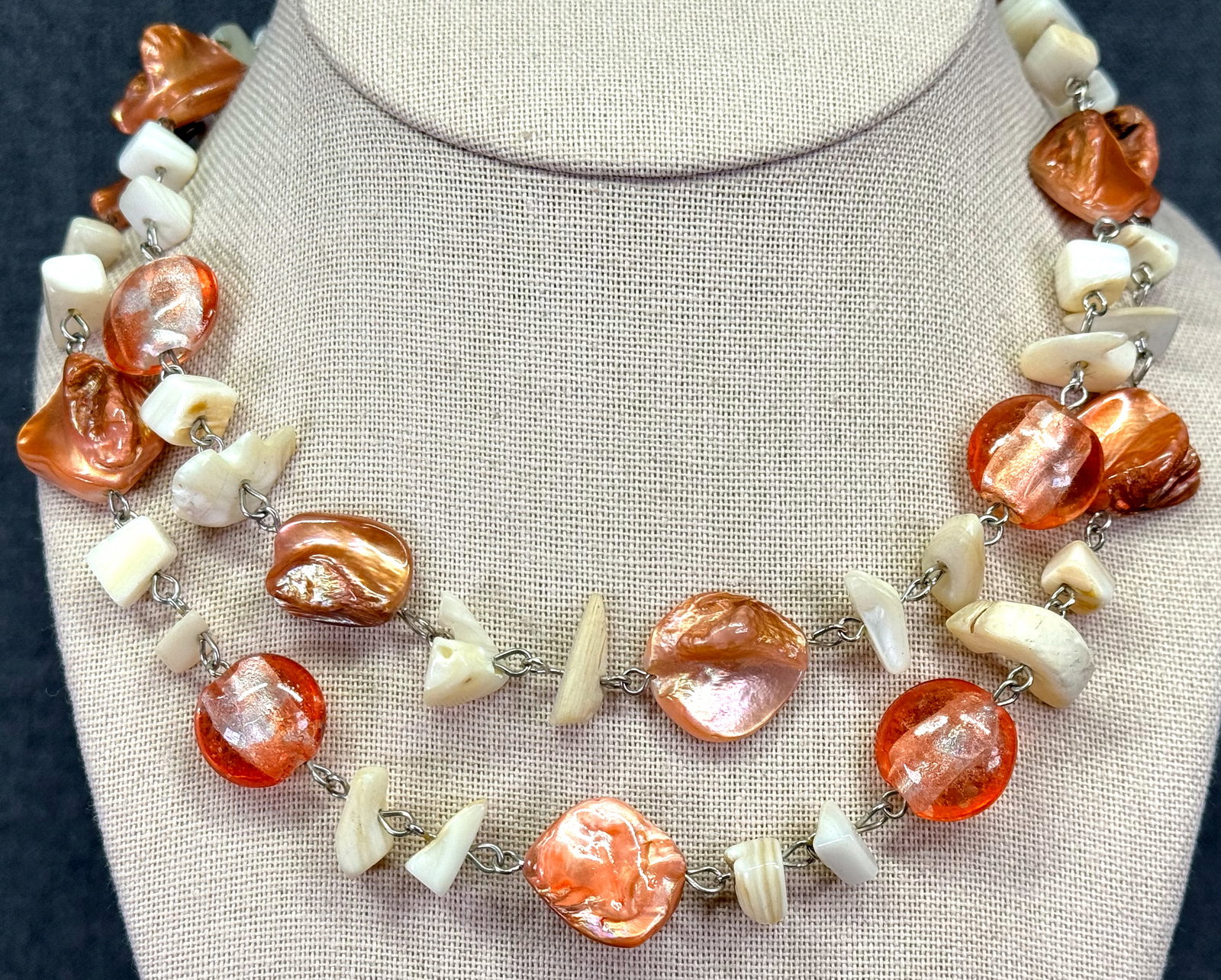 Vintage artisan wired fussed glass & shell chips necklace. *d: Vintage artisan wired fussed glass & shell chips necklace. Unmarked For measures please refer to the pictures taken with a measuring tape.Weight: 80 Grams IN HOUSE FLAT SHIPPING & HANDLING COST WITHIN