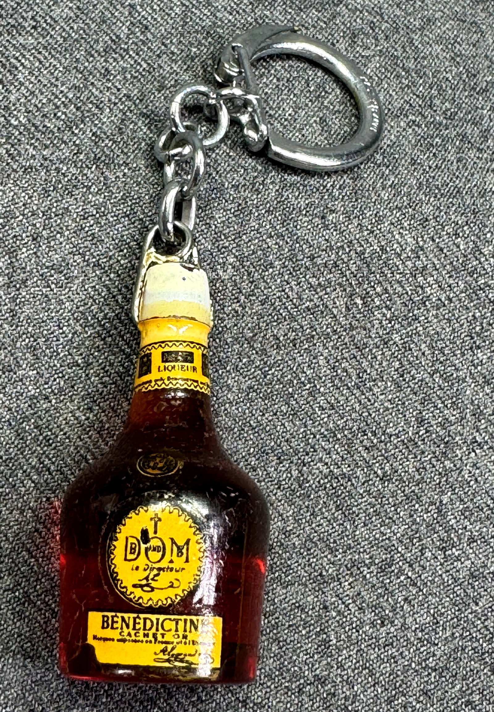 Vintage French Benedictine Dome plastic miniature botte keychain *b (1 of 5)