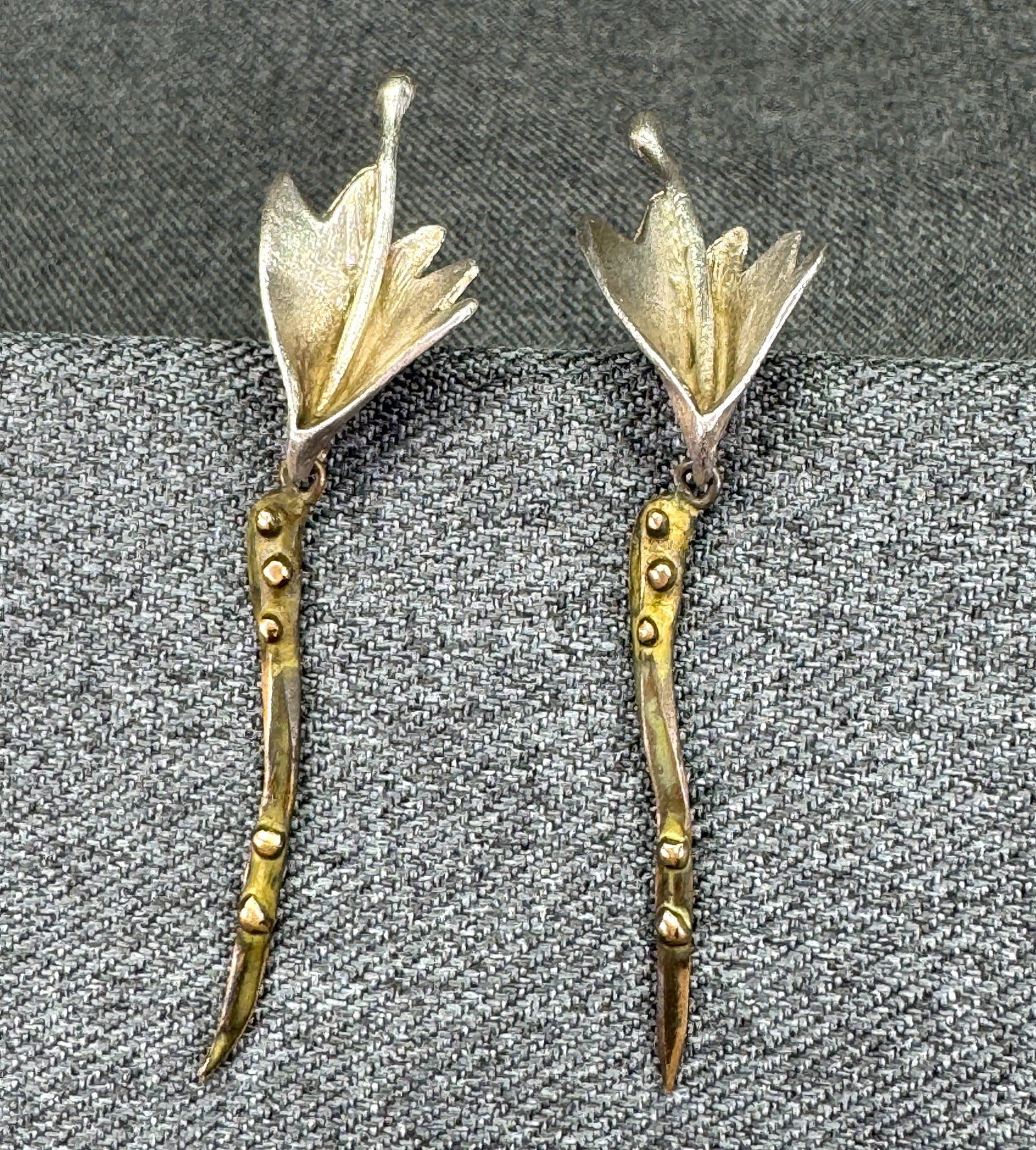 Vintage 1960s Brutalist Art Studio Botanical Calla Lily Drop Stud Earrings. Multi-metal. *h: Vintage 1960s Brutalist Art Studio Botanical Calla Lily Drop Stud Earrings. Multi-metal. Unmarked. For measures please refer to the pictures taken with a measuring tape. Weight: 7 Grams. IN HOUSE FLAT