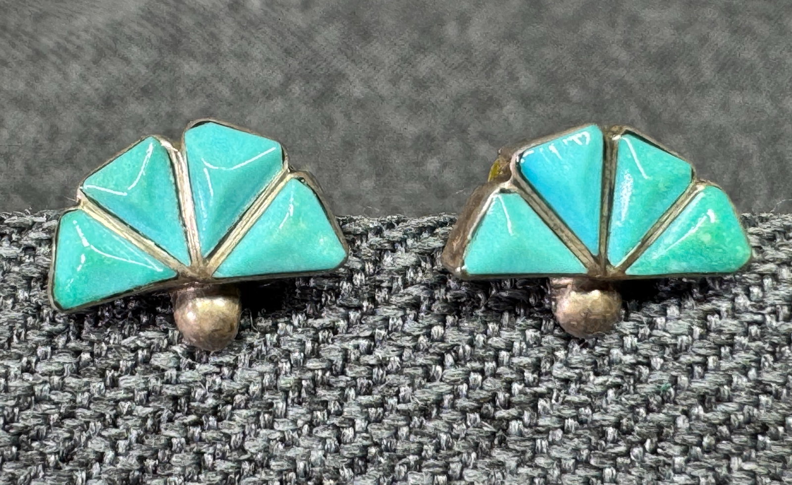Vintage Zuni Turquoise Sterling Silver Channel Inlay Fan Post Earrings. *h: Vintage Zuni Stabilized Turquoise Sterling Silver Channel Inlay Fan Post Earrings. Unmarked. For measures please refer to the pictures taken with a measuring tape. Weight: 0.95 Grams. IN HOUSE FLAT SH