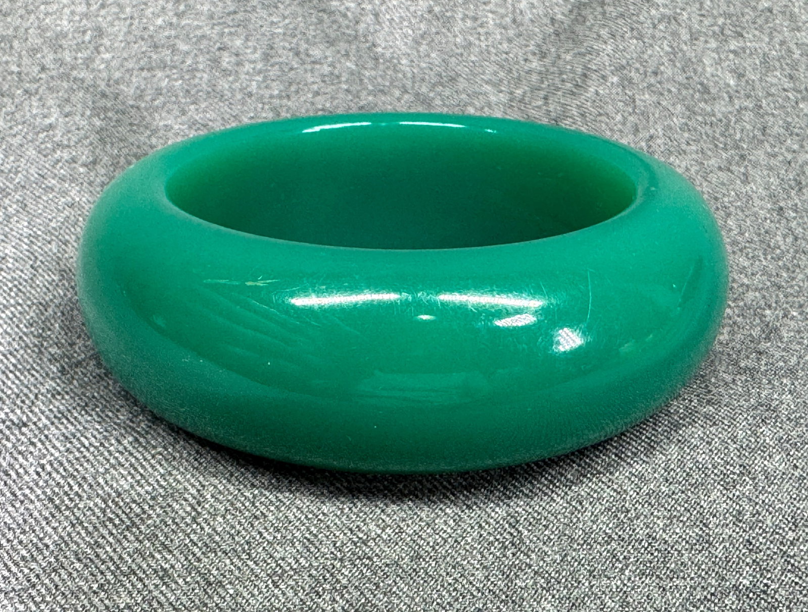 Vintage Wide Green Lucite Bangle Bracelet . *h (1 of 5)