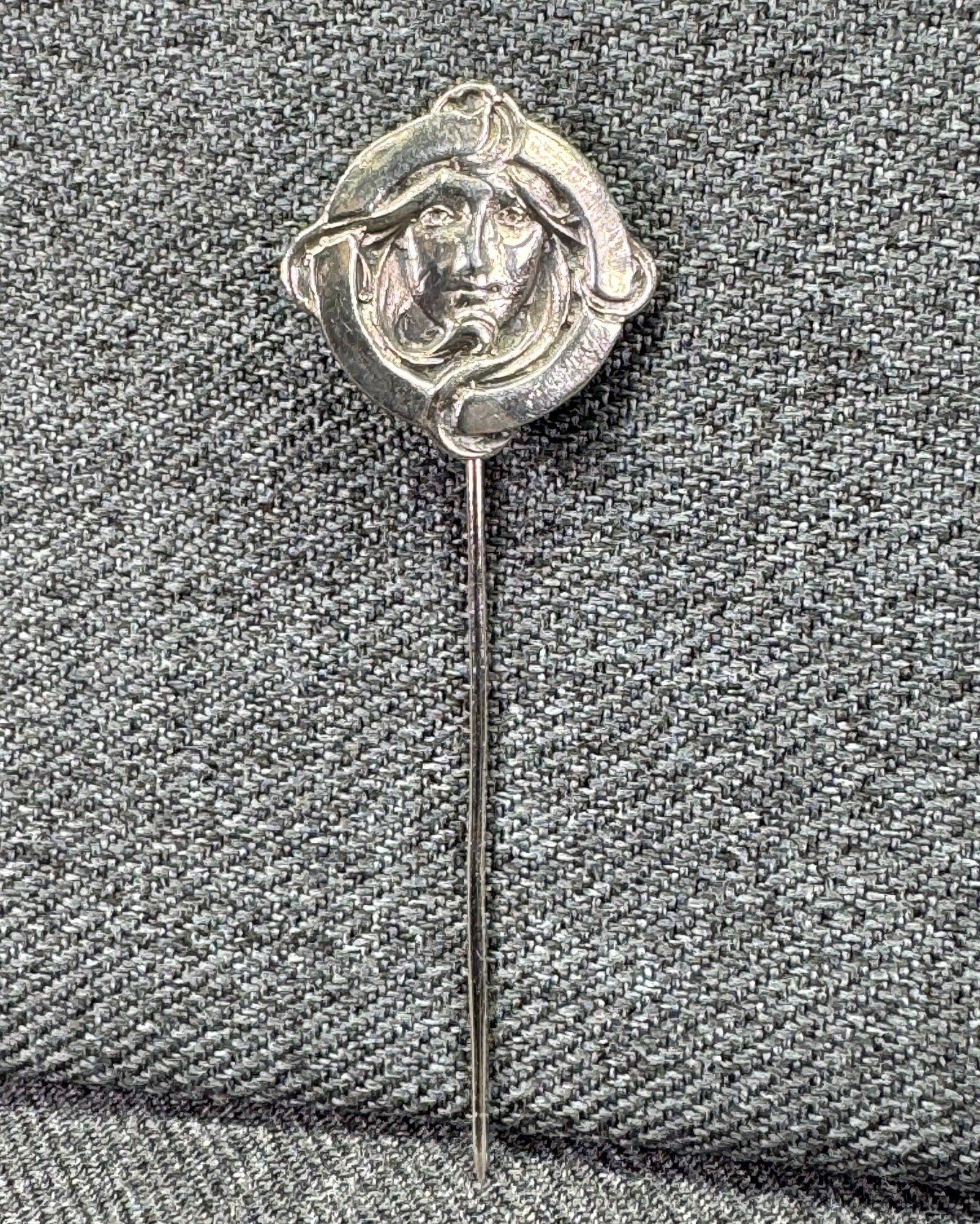 Vintage Art Nouveau Style Sterling Silver Maiden Stick Pin. Marked. *g: Vintage Art Nouveau Style Sterling Silver Maiden Stick Pin. Marked. For measures please refer to the pictures taken with a measuring tape. Weight: 3.55Grams. IN HOUSE FLAT SHIPPING & HANDLING COST WIT