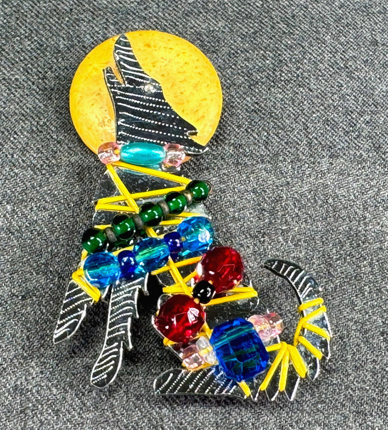 Artsy 1988 Liztech Wire-Wrapped Beaded Howling Wolf Pin Brooch: IN HOUSE FLAT SHIPPING & HANDLING COST WITHIN ALL THE U.S. : $7 To bypass LiveShipping, and use our In-House shipping service for $7 or shipping combined for multiple lots, please select “Arrang