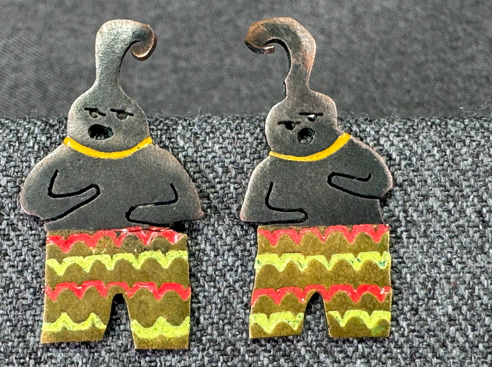 Vintage 80s artsy signed CB "W in a curl" enamel copper & bronze stud earrings: IN HOUSE FLAT SHIPPING & HANDLING COST WITHIN ALL THE U.S. : $7 To bypass LiveShipping, and use our In-House shipping service for $7 or shipping combined for multiple lots, please select “Arrang