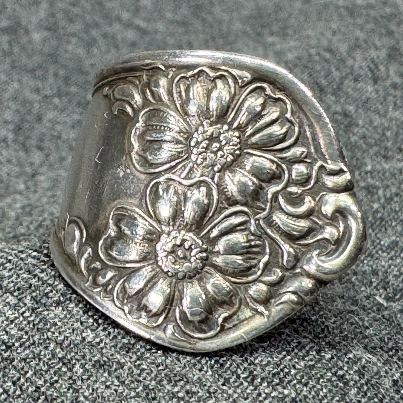Vintage artisan cutlery ring. Silver-toned. *e - 2