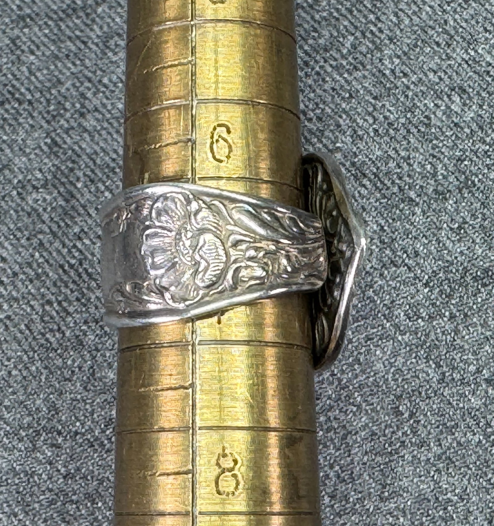 Vintage artisan cutlery ring. Silver-toned. *e - 3