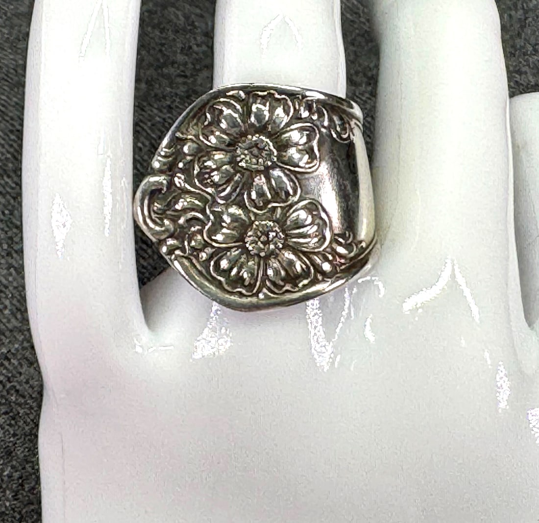Vintage artisan cutlery ring. Silver-toned. *e - 5