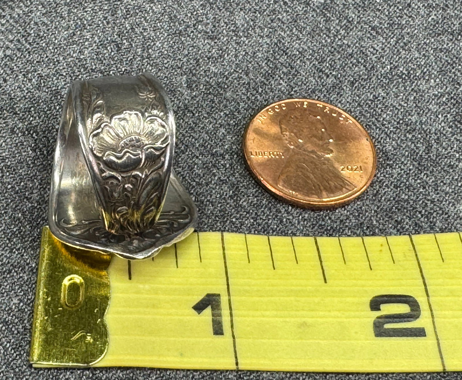 Vintage artisan cutlery ring. Silver-toned. *e - 8