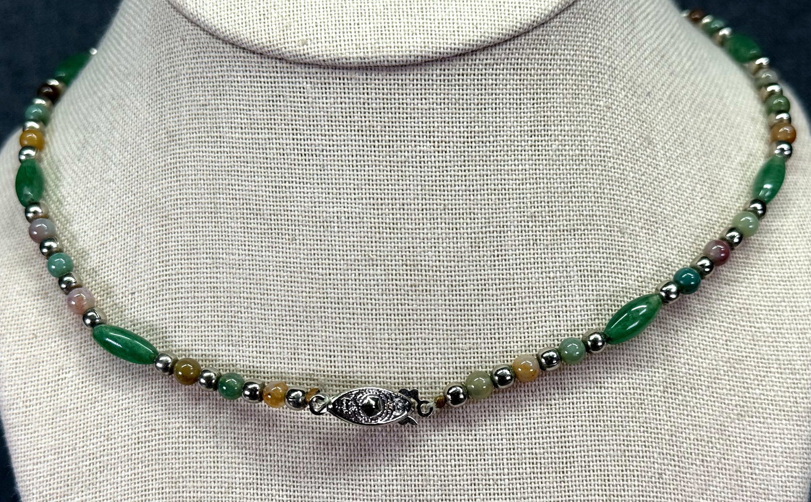 Vintage multi stones silver-toned beaded necklace #a: Vintage multi stones silver-toned beaded necklace. Unmarked. For measures please refer to the pictures taken with a measuring tape. Weight: 9 Grams. IN HOUSE FLAT SHIPPING & HANDLING COST WITHIN ALL T
