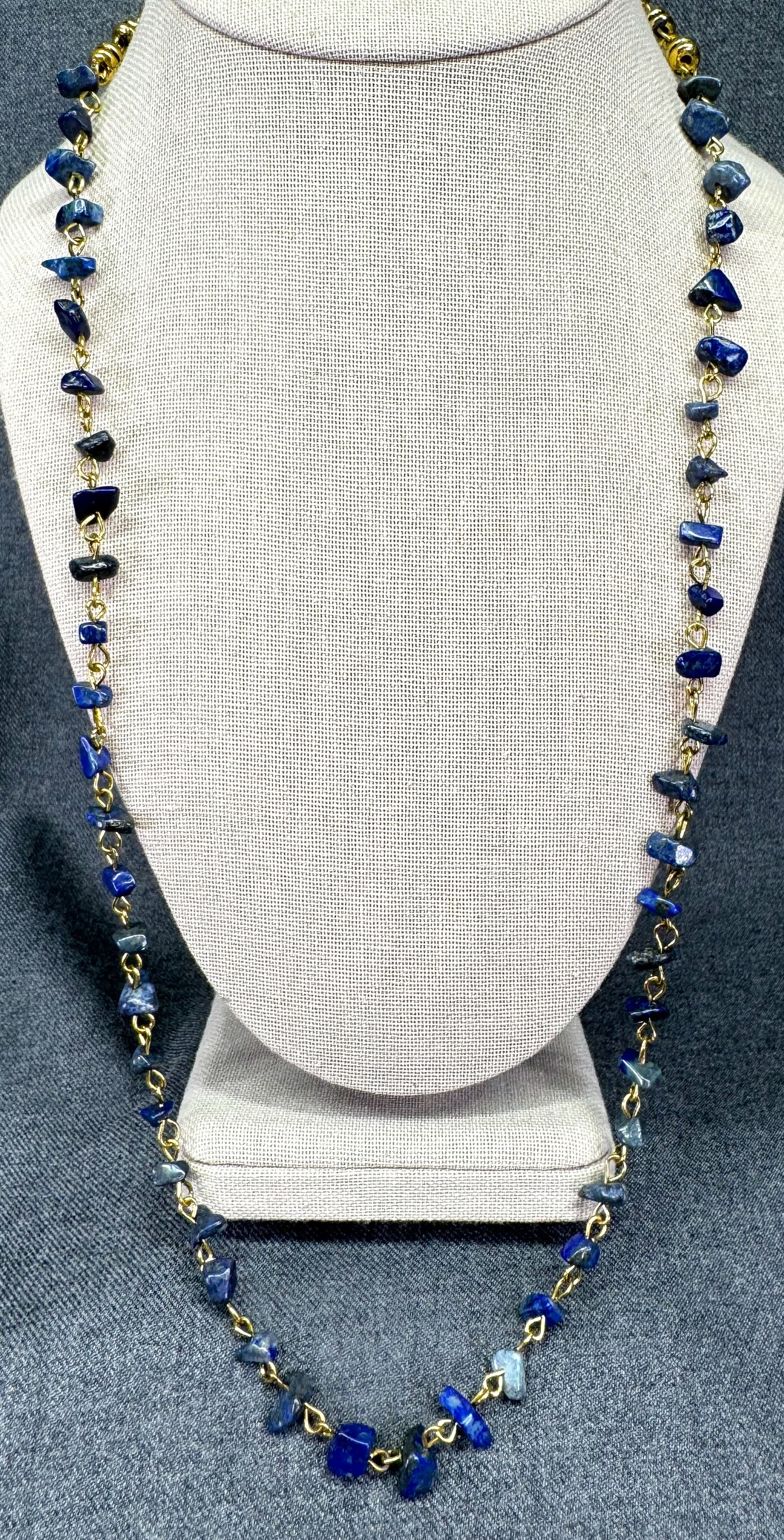 Vintage wired sodalite chips gold-toned metal beaded necklace #a (1 of 2)