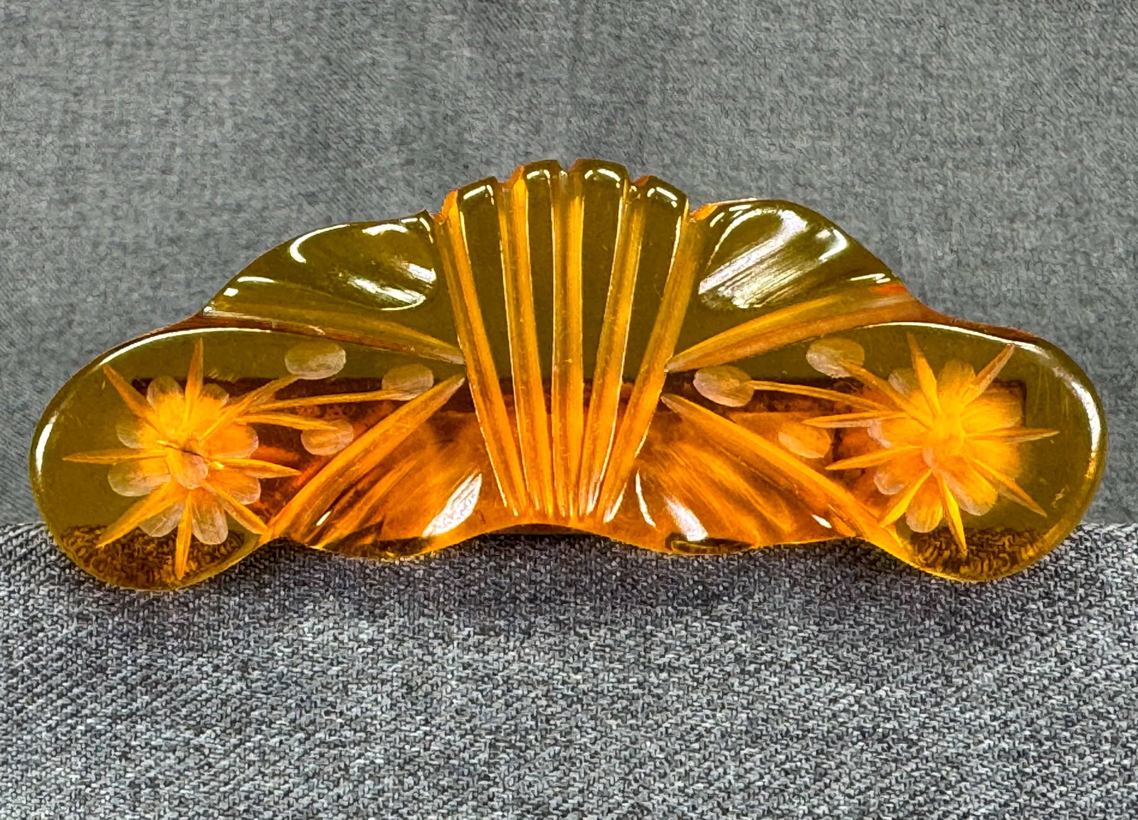 Antique Art Deco Apple Juice Bakelite Carved Floral Large Applique Embelishment. *i (1 of 5)