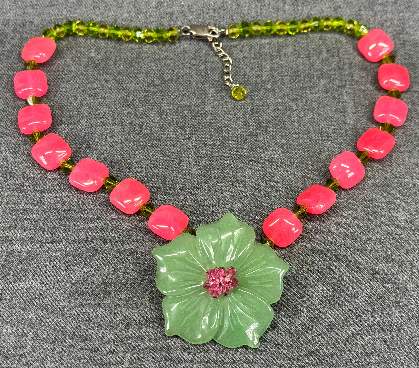 Green Aventurine Floral Pendant, Crystals, Quartz Necklace. Sterling clasp. *i: Artisan 925 Sterling Silver Green Aventurine Floral Pendant & Vibrant Dyed Pink Quartz Beaded Statement Necklace. MArked 925 on clasp. For measures please refer to the pictures taken with a measuring 