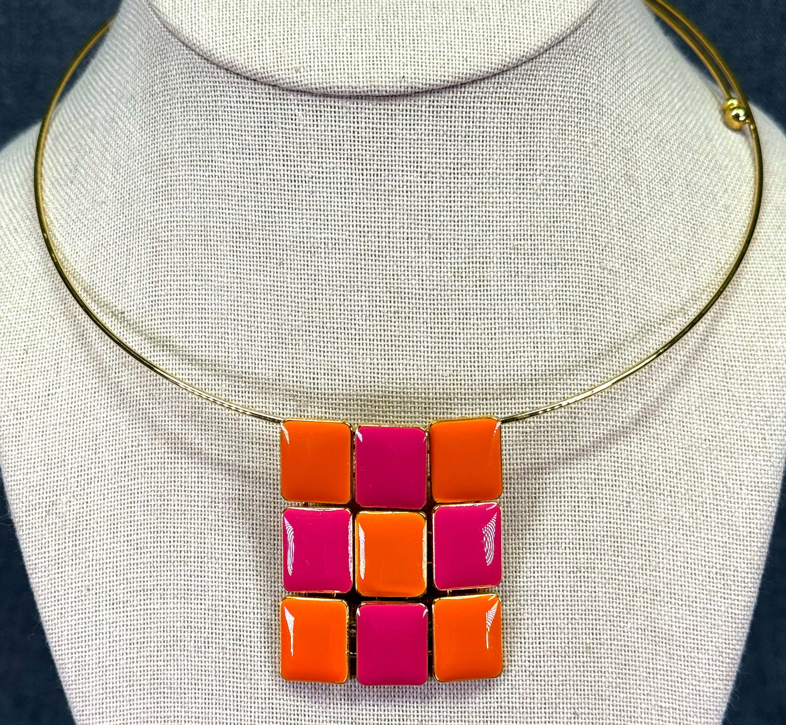 Pop Art Enamel Tile Wire Choker Necklace. Pink, Orange, Gold-tone. *i: Pop Art Enamel Tile Wire Choker Necklace. Pink, Orange, Gold-tone. Unmarked. For measures please refer to the pictures taken with a measuring tape. Weight: 22 Grams. IN HOUSE FLAT SHIPPING & HANDLING 