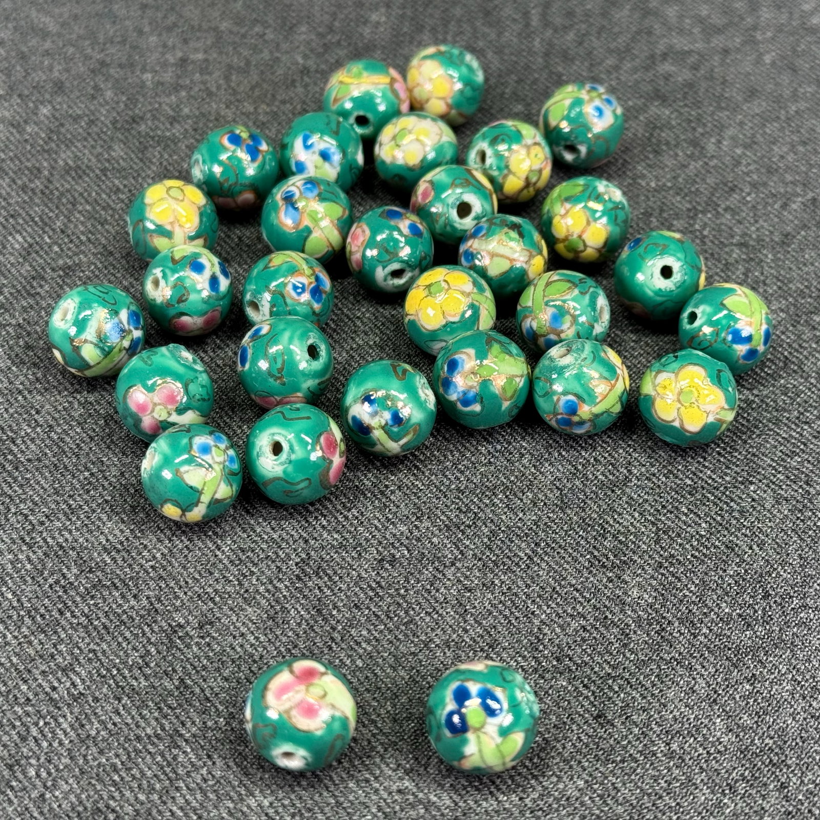 Vintage Japanese Floral Style Porcelain Ball Beads. 30 Unused Pcs *i: Vintage Japanese Floral Style Porcelain Ball Beads. 30 Pcs. Unused. Unmarked. For measures please refer to the pictures taken with a measuring tape. Weight: Grams. IN HOUSE FLAT SHIPPING & HANDLING CO