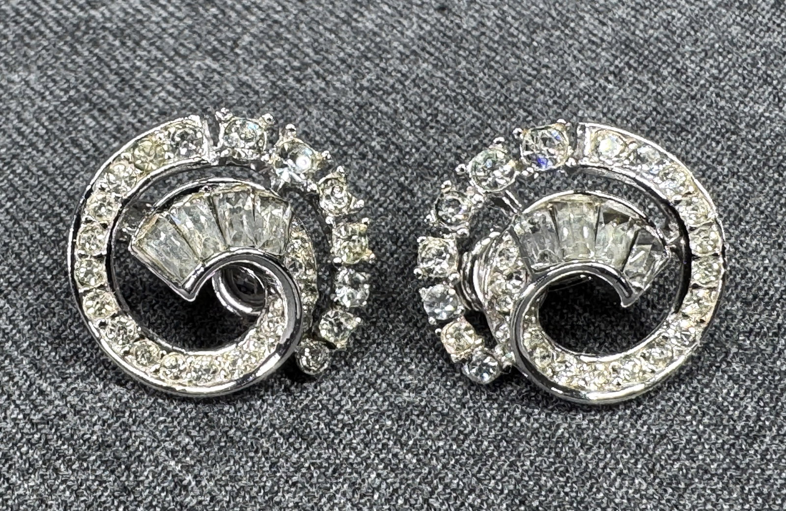 1950s Crown Trifari Alfred Philippe Clip-On Earrings, Crystals, Silver-tone. *h: 1950s Crown Trifari Alfred Philippe Clip-On Earrings, Crystals, Silver-tone. Marked. For measures please refer to the pictures taken with a measuring tape. Weight: 9 Grams. IN HOUSE FLAT SHIPPING & HA