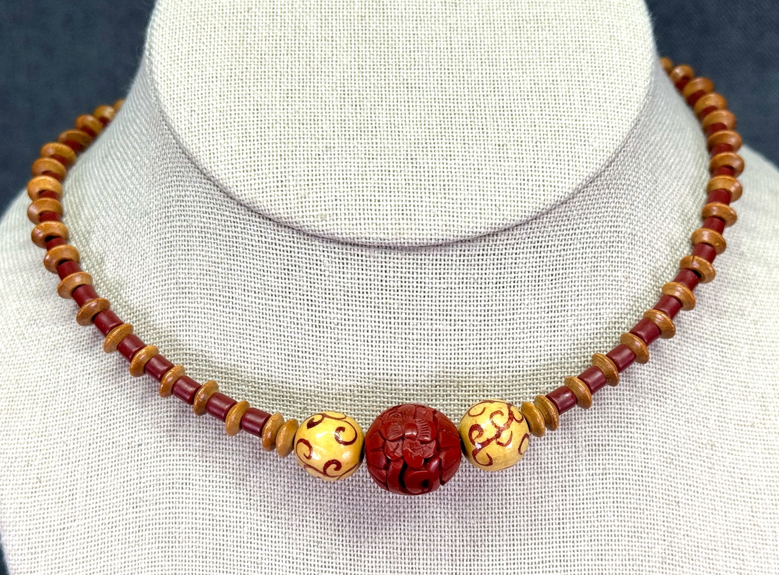 Antique Czech art deco wood & cinnabar beads necklace. *f: Antique Czech art deco wood & cinnabar beads collar necklace. Unmarked. For measures please refer to the pictures taken with a measuring tape. Weight: 11 Grams. IN HOUSE FLAT SHIPPING & HANDLING COST 
