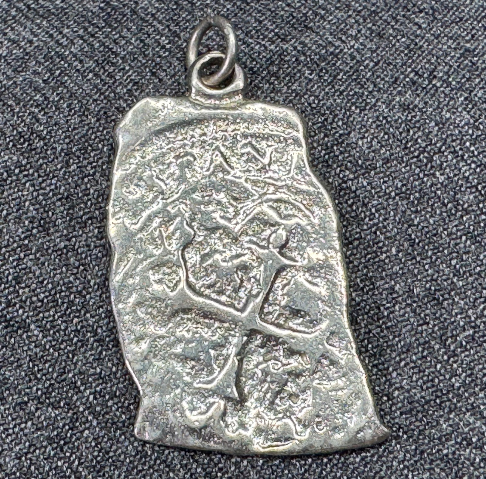 Vintage Piece of Eight Pendant, Sunken Treasure Replica. Silver-filled. *f: Vintage Piece of Eight Pendant, Sunken Treasure Replica. Silver-filled. Unmarked. For measures please refer to the pictures taken with a measuring tape. Weight: 6.38 Grams. IN HOUSE FLAT SHIPPING & HA