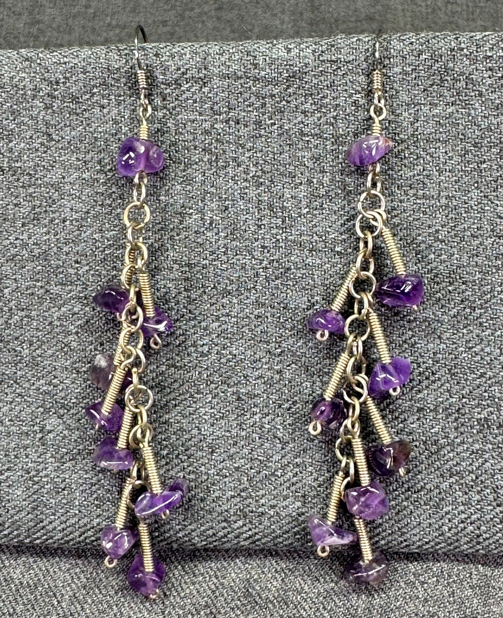 Vintage Artisan Bohemian Amethyst Stone Nuggets Waterfall Hook Earrings. *h: Vintage Artisan Bohemian Amethyst Stone Nuggets Waterfall Hook Earrings. Silver-tone Unmarked. For measures please refer to the pictures taken with a measuring tape. Weight: 10 Grams. IN HOUSE FLAT SH