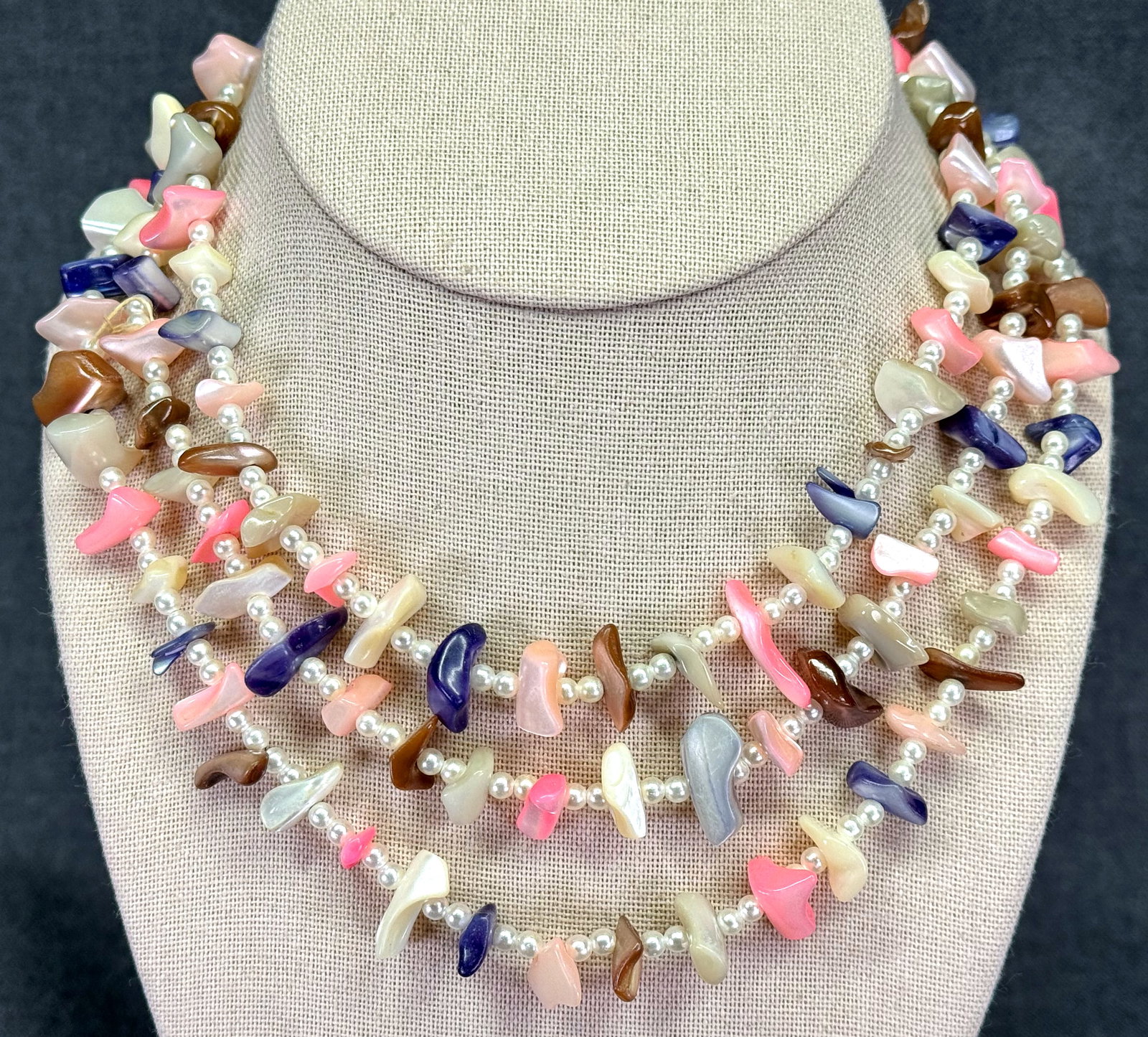 Vintage flapper style necklace. Multi-color shell chips and pearly beads. *f (1 of 5)