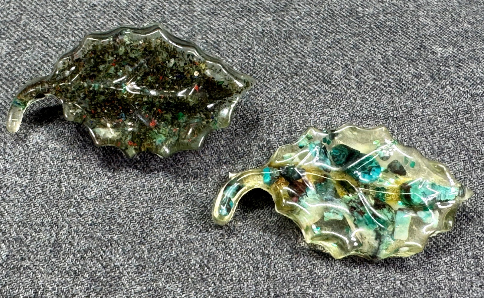 Vintage artisan crafted turquoise stone & confetti inlaid resin leaf shaped pins. Lot of 2: IN HOUSE FLAT SHIPPING & HANDLING COST WITHIN ALL THE U.S. : 7 To bypass LiveShipping, and use our In-House shipping service for 7 or shipping combined for multiple lots, please select “Arrange 