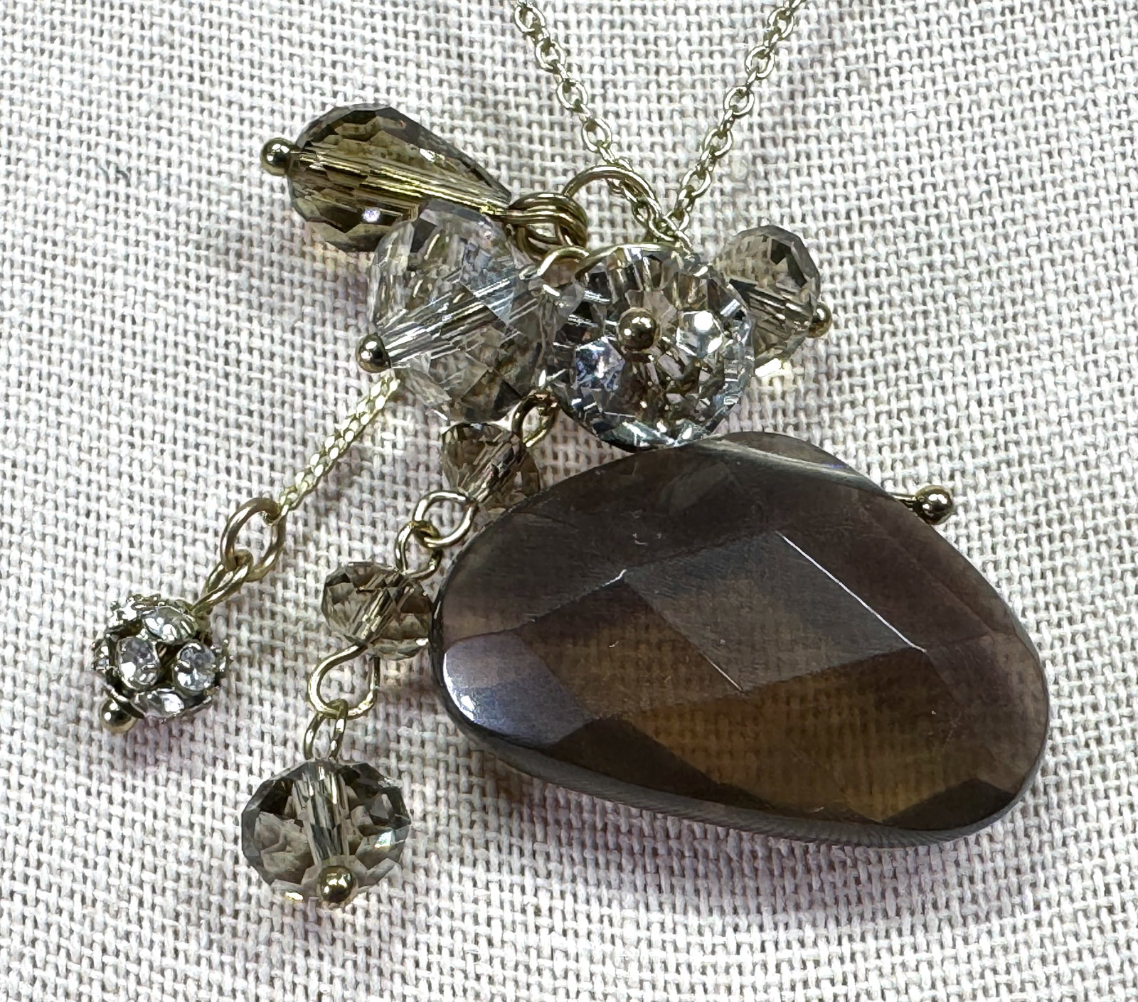 Artsy faceted glass, crystals & rhinestones dangles goldtone chain collar necklace 1AOT: IN HOUSE FLAT SHIPPING & HANDLING COST WITHIN ALL THE U.S. : 7 To bypass LiveShipping, and use our In-House shipping service for 7 or shipping combined for multiple lots, please select “Arrange 