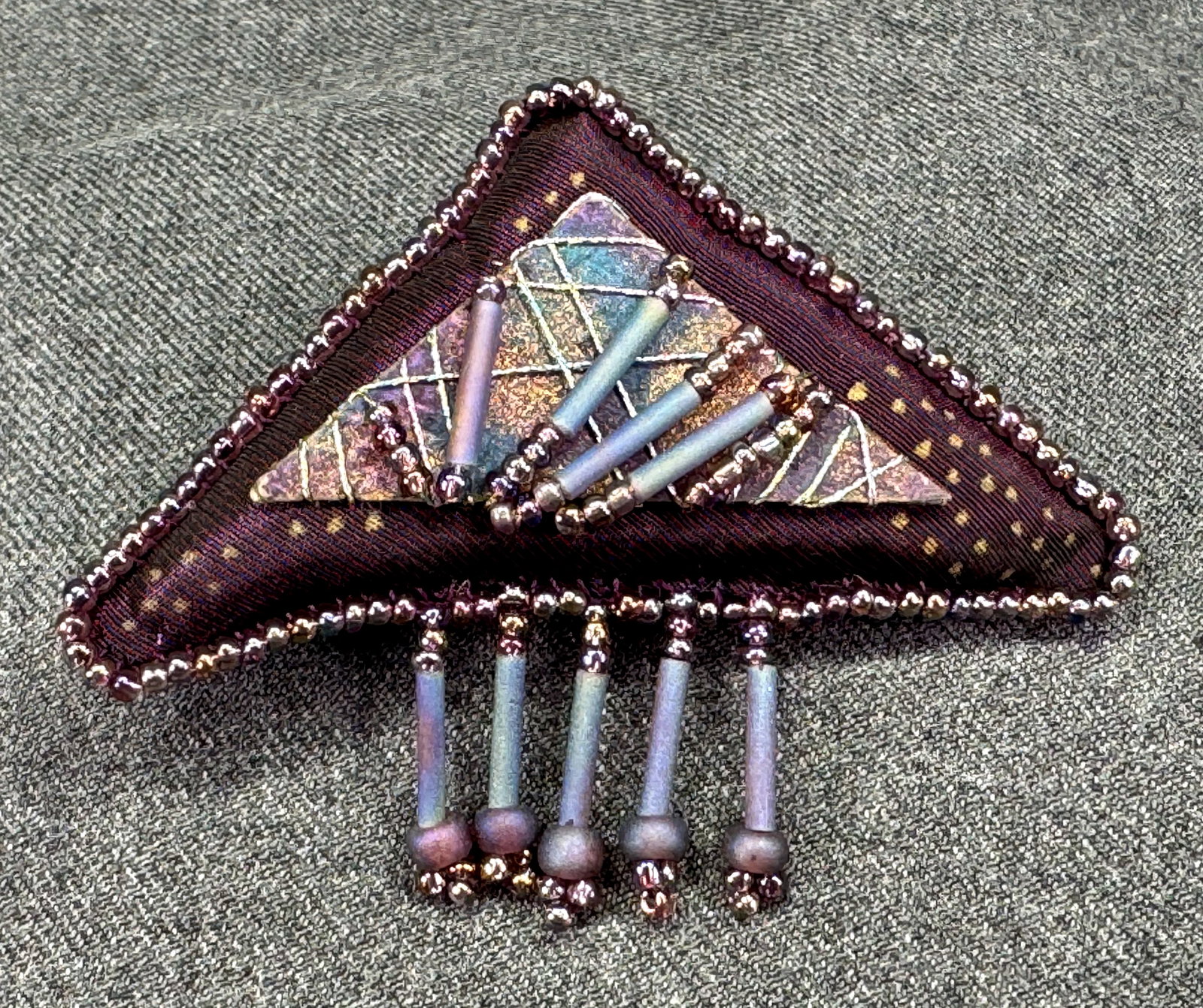 Signed Gust Art Textile Brooch Pin. Painted stuffed silk, glass beads. *f: Signed Gust Art Textile Brooch Pin. Painted stuffed silk, glass beads. For measures please refer to the pictures taken with a measuring tape. Weight: 8 Grams. IN HOUSE FLAT SHIPPING & HANDLING COST WI