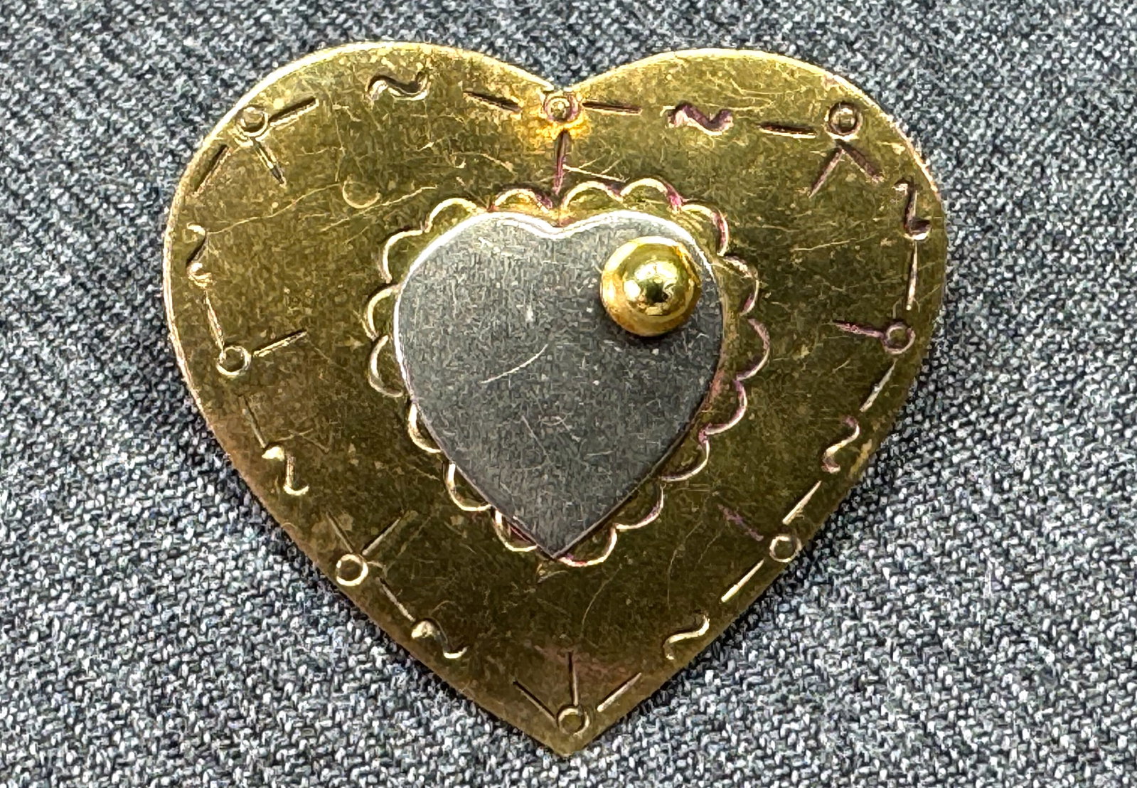 Vintage boho embossed multimeter heart brooch pin #B: Vintage boho embossed multimeter heart brooch pin. Unmarked. < For measures please refer to the pictures taken with a measuring tape. Weight: 4 Grams. IN HOUSE FLAT SHIPPING & HANDLING COST WITHIN ALL