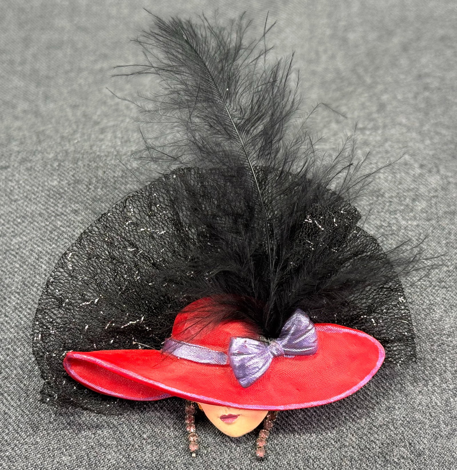 Vintage "lady in Red?? Hat Society Brooch Pin. Resin. crystals, tulle, feathers. *f: Vintage "lady in Red” Hat Society Brooch Pin. Resin. crystals, tulle, feathers.Unmarked. For measures please refer to the pictures taken with a measuring tape. Weight: 14 Grams. IN HOUSE FLAT SH