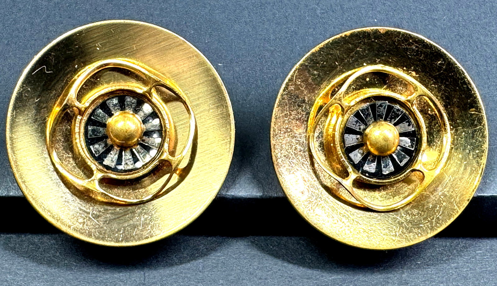 Vintage artisan crafted mixed metal flower rounded pin brooches. (1 of 5)