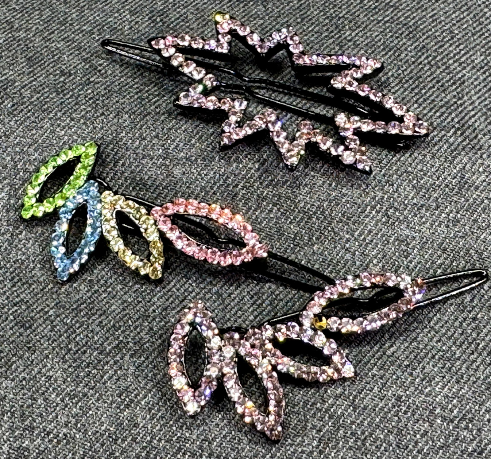 Assorted jeweled with rhinestones black enamel metal hair clips. Lot of 3. Unused: IN HOUSE FLAT SHIPPING & HANDLING COST WITHIN ALL THE U.S. : 7 To bypass LiveShipping, and use our In-House shipping service for 7 or shipping combined for multiple lots, please select “Arrange 