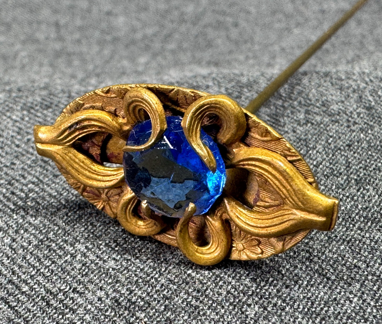 Antique faceted open back blue crystal gold-toned hat pin hatpin: IN HOUSE FLAT SHIPPING & HANDLING COST WITHIN ALL THE U.S. : 7 To bypass LiveShipping, and use our In-House shipping service for 7 or shipping combined for multiple lots, please select “Arrange 