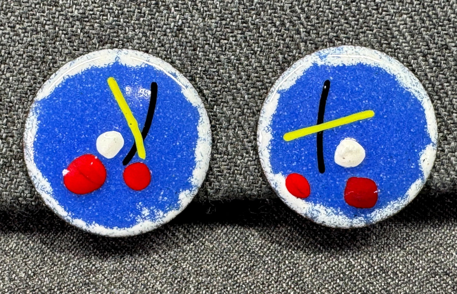Vintage MCM enamel copper rounded screw back earrings: IN HOUSE FLAT SHIPPING & HANDLING COST WITHIN ALL THE U.S. : 7 To bypass LiveShipping, and use our In-House shipping service for 7 or shipping combined for multiple lots, please select “Arrange 