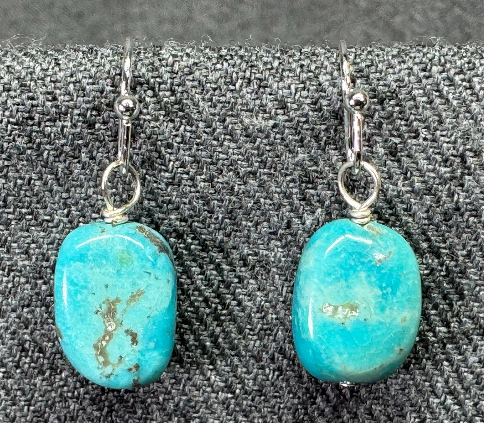 Southwestern Style Reconstituted Turquoise Drof Hook Earrings. Silver-Tone. *f: Southwestern Style Reconstituted Turquoise Drof Hook Earrings. Silver-Tone. Unmarked. For measures please refer to the pictures taken with a measuring tape. Weight: 4 Grams. IN HOUSE FLAT SHIPPING & H
